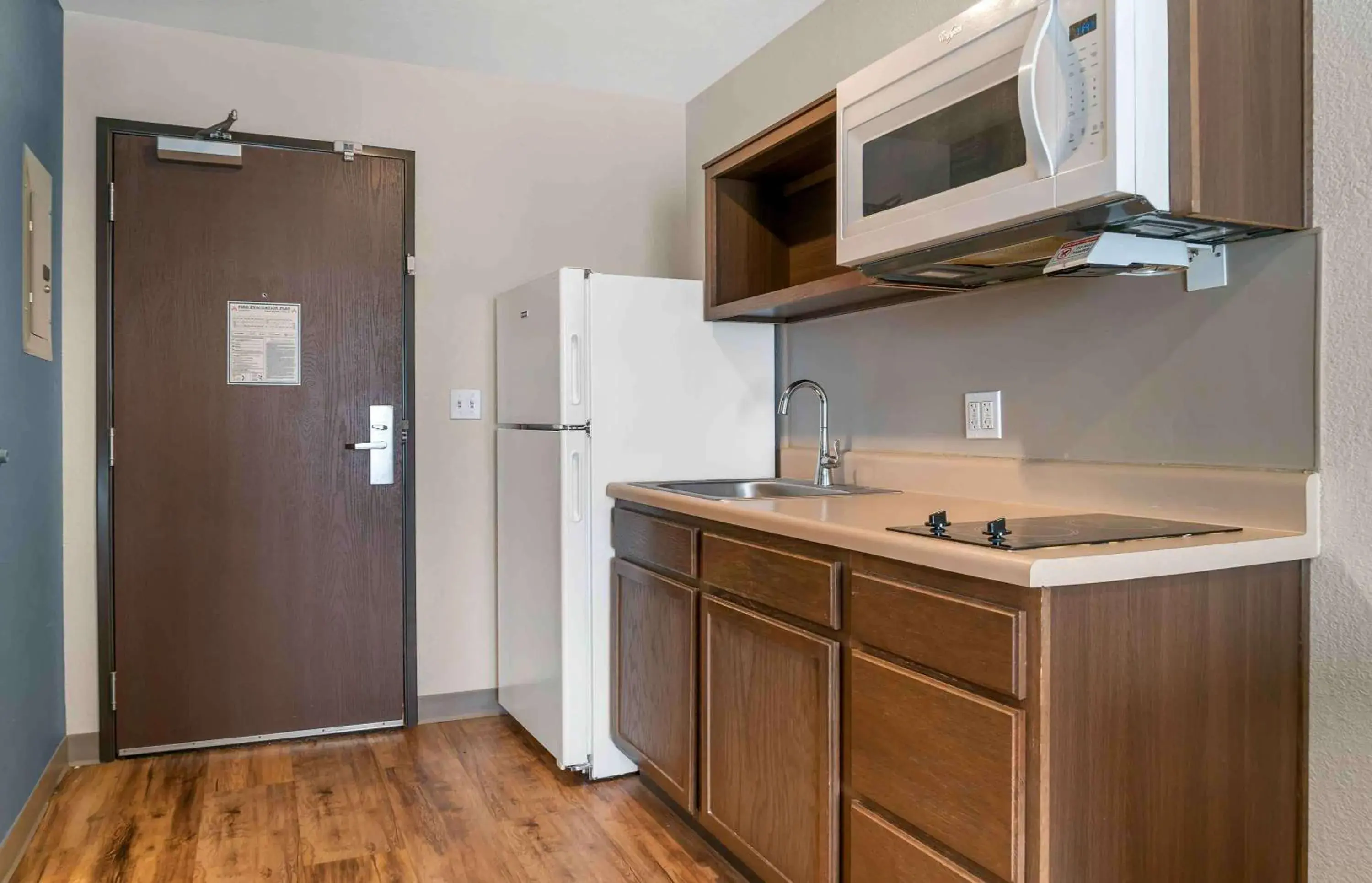 Bedroom, Kitchen/Kitchenette in Extended Stay America Suites - Detroit - Rochester Hills