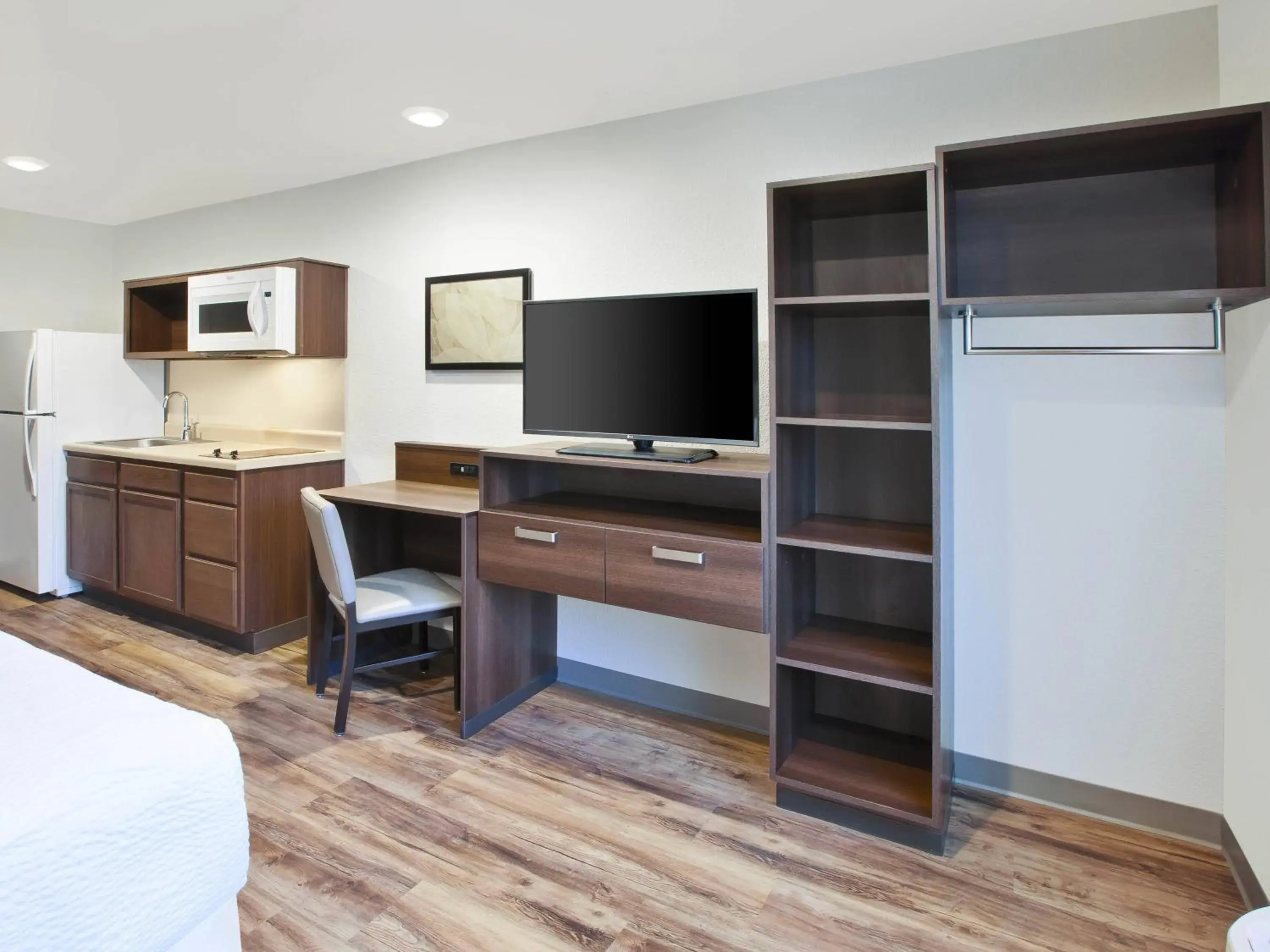 TV/Entertainment Center in Extended Stay America Suites - Detroit - Rochester Hills