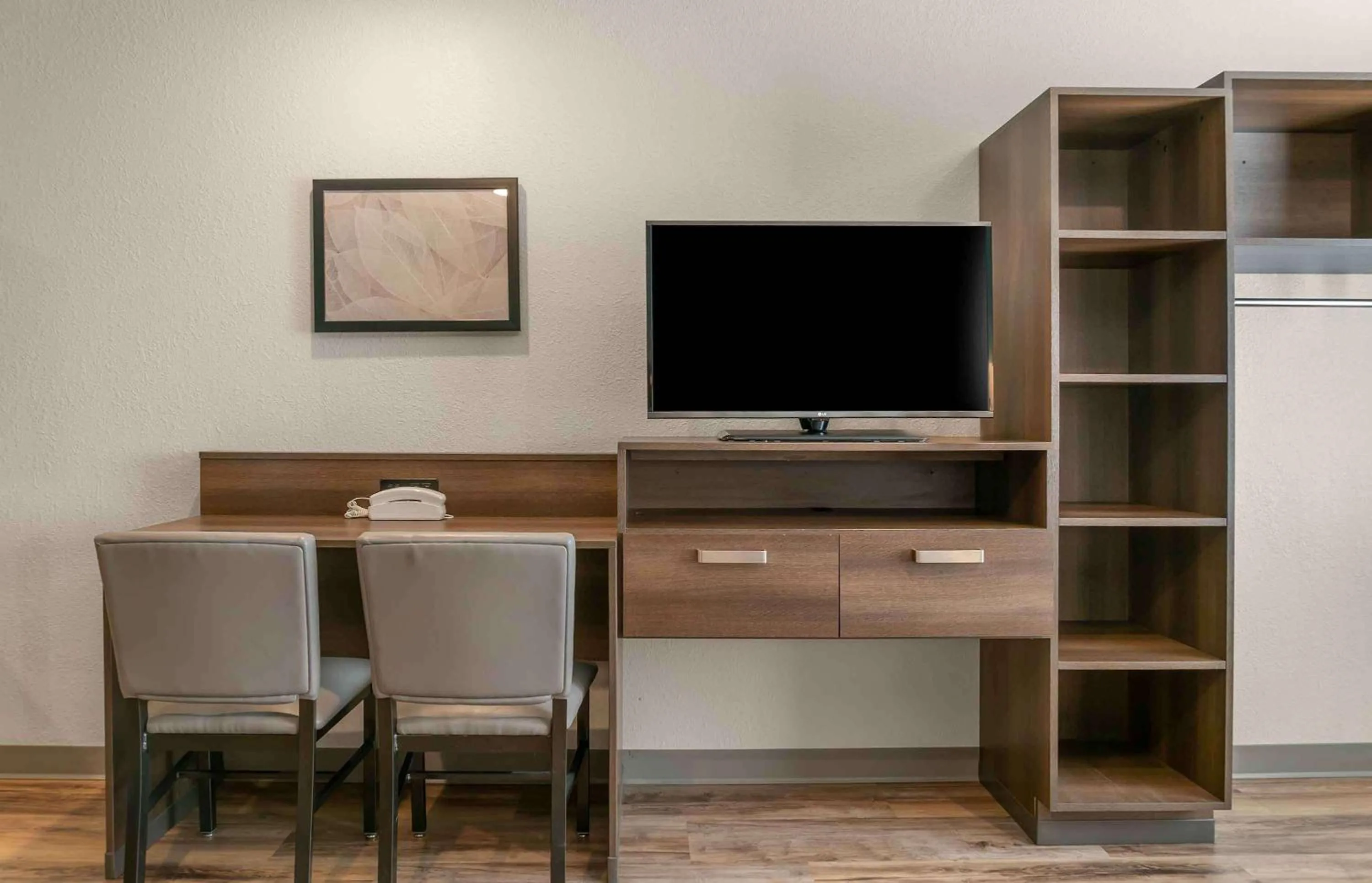 Bedroom in Extended Stay America Suites - Detroit - Rochester Hills