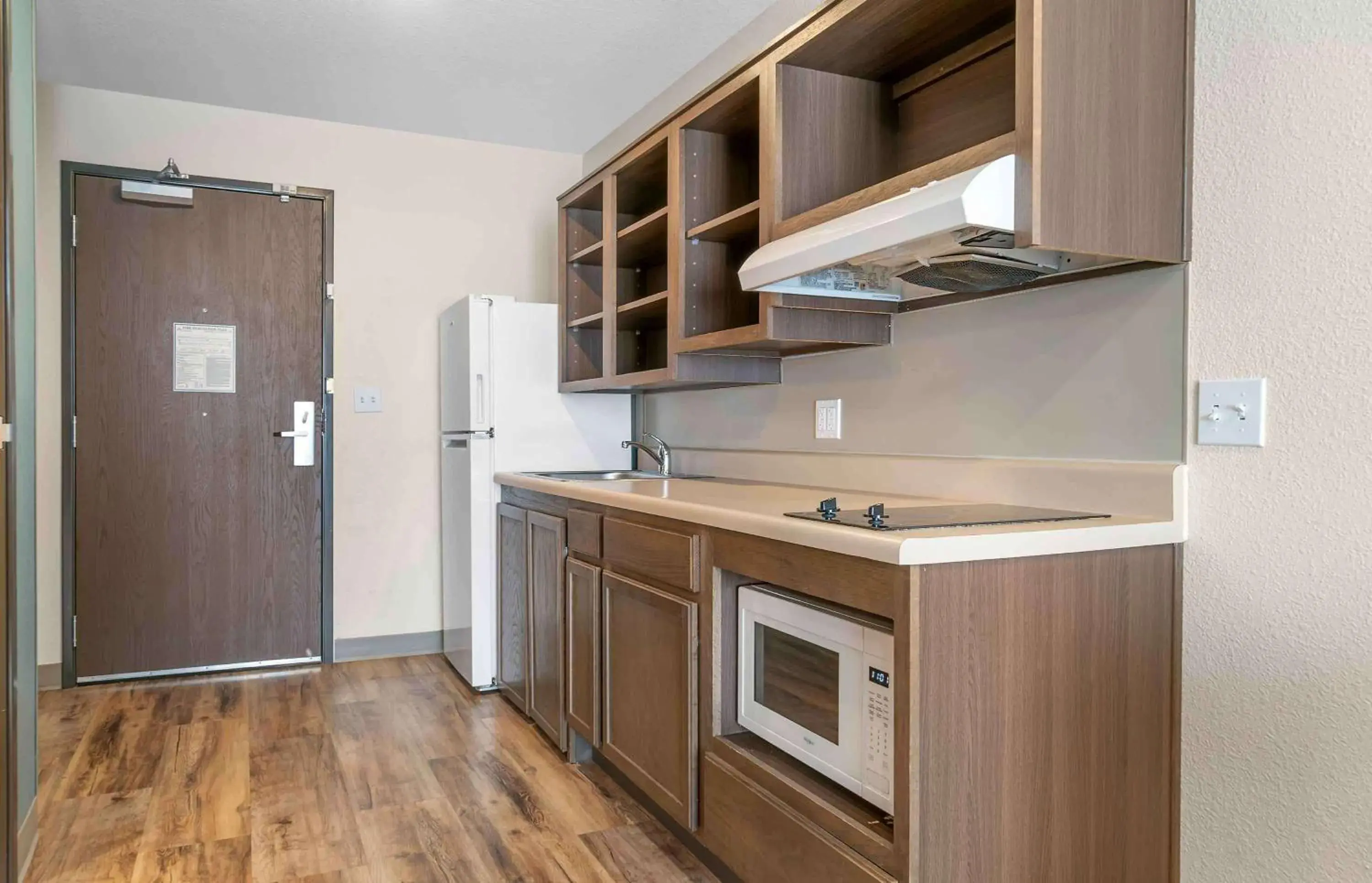 Bedroom, Kitchen/Kitchenette in Extended Stay America Suites - Detroit - Rochester Hills