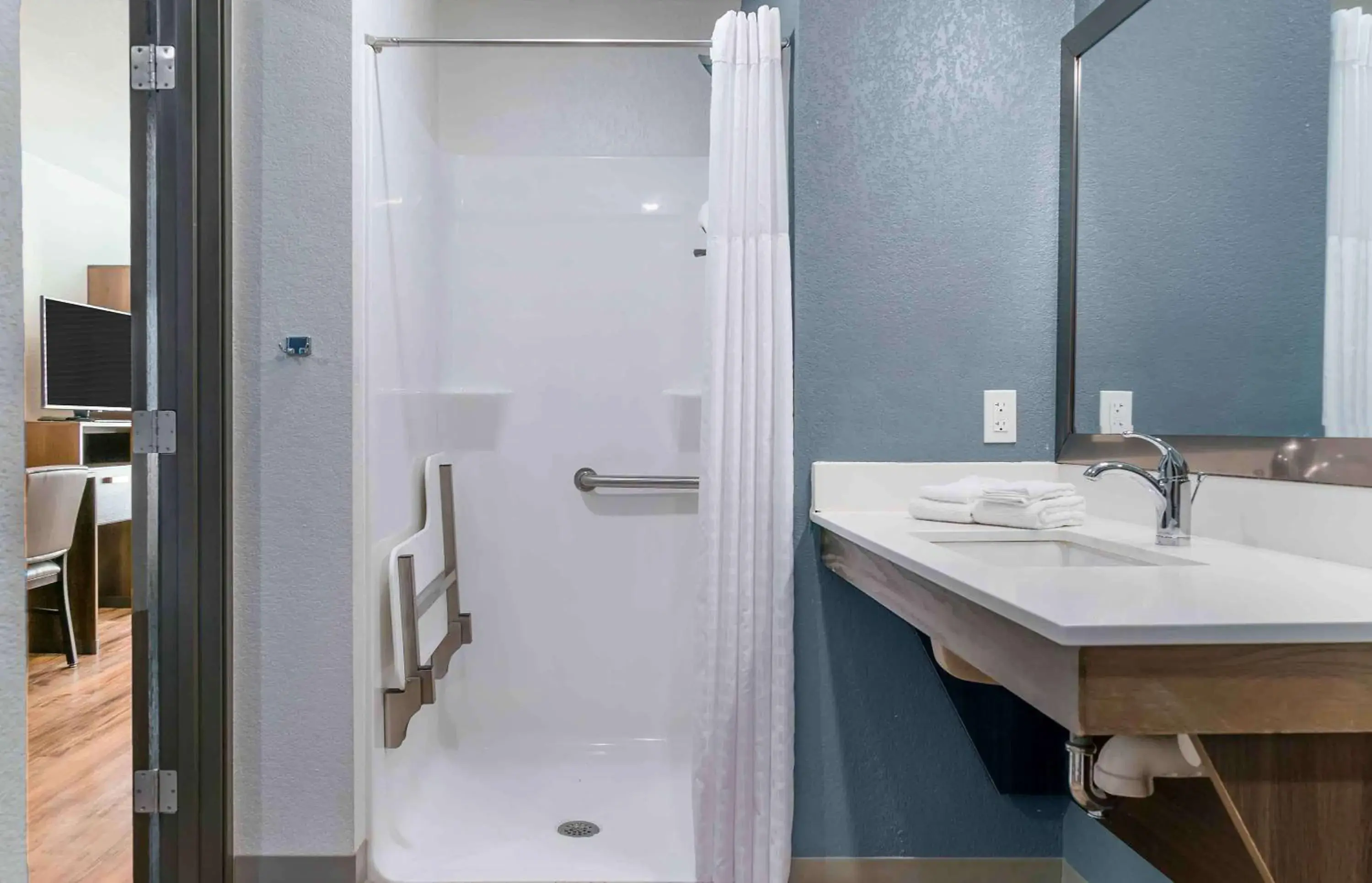 Bathroom in Extended Stay America Suites - Detroit - Rochester Hills