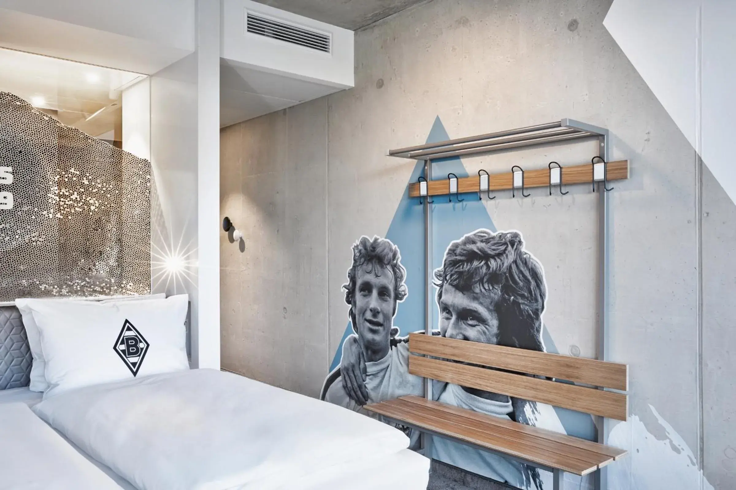 Bedroom, Bed in H4 Hotel Mönchengladbach im BORUSSIA-PARK Bedroom, Bed in H4 Hotel Mönchengladbach im BORUSSIA-PARK