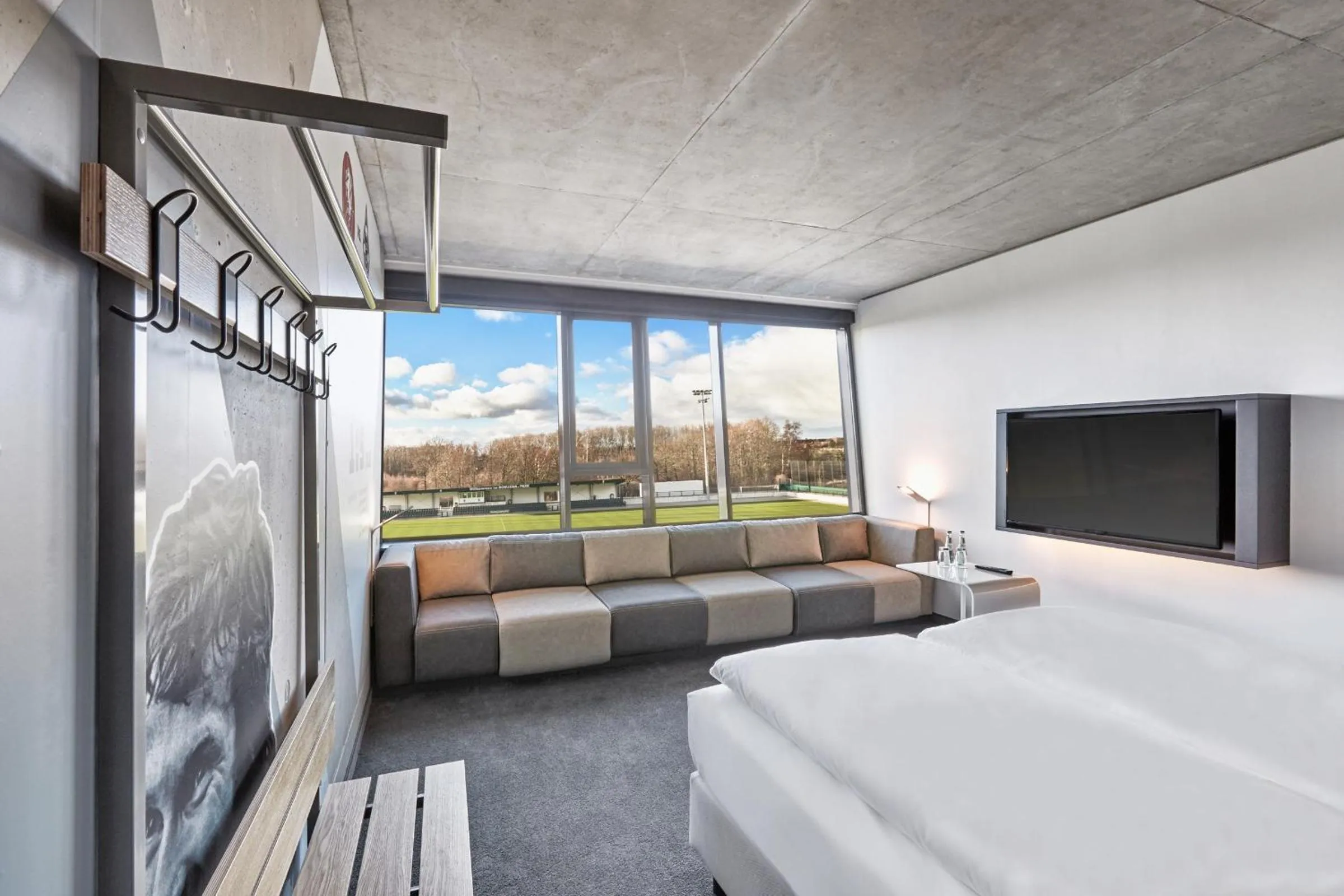 View (from property/room), Bed in H4 Hotel Mönchengladbach im BORUSSIA-PARK