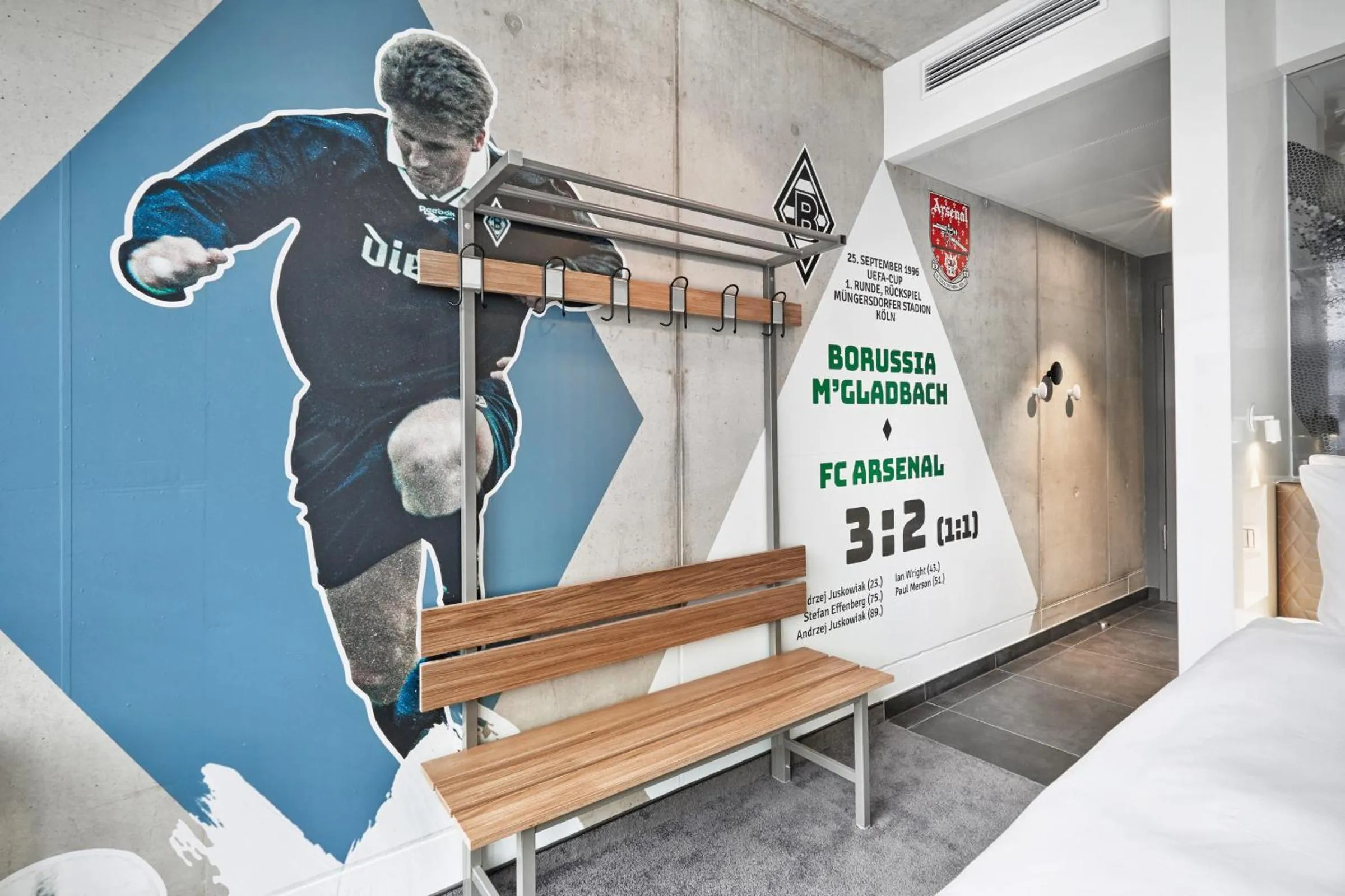 Photo of the whole room, Bed in H4 Hotel Mönchengladbach im BORUSSIA-PARK