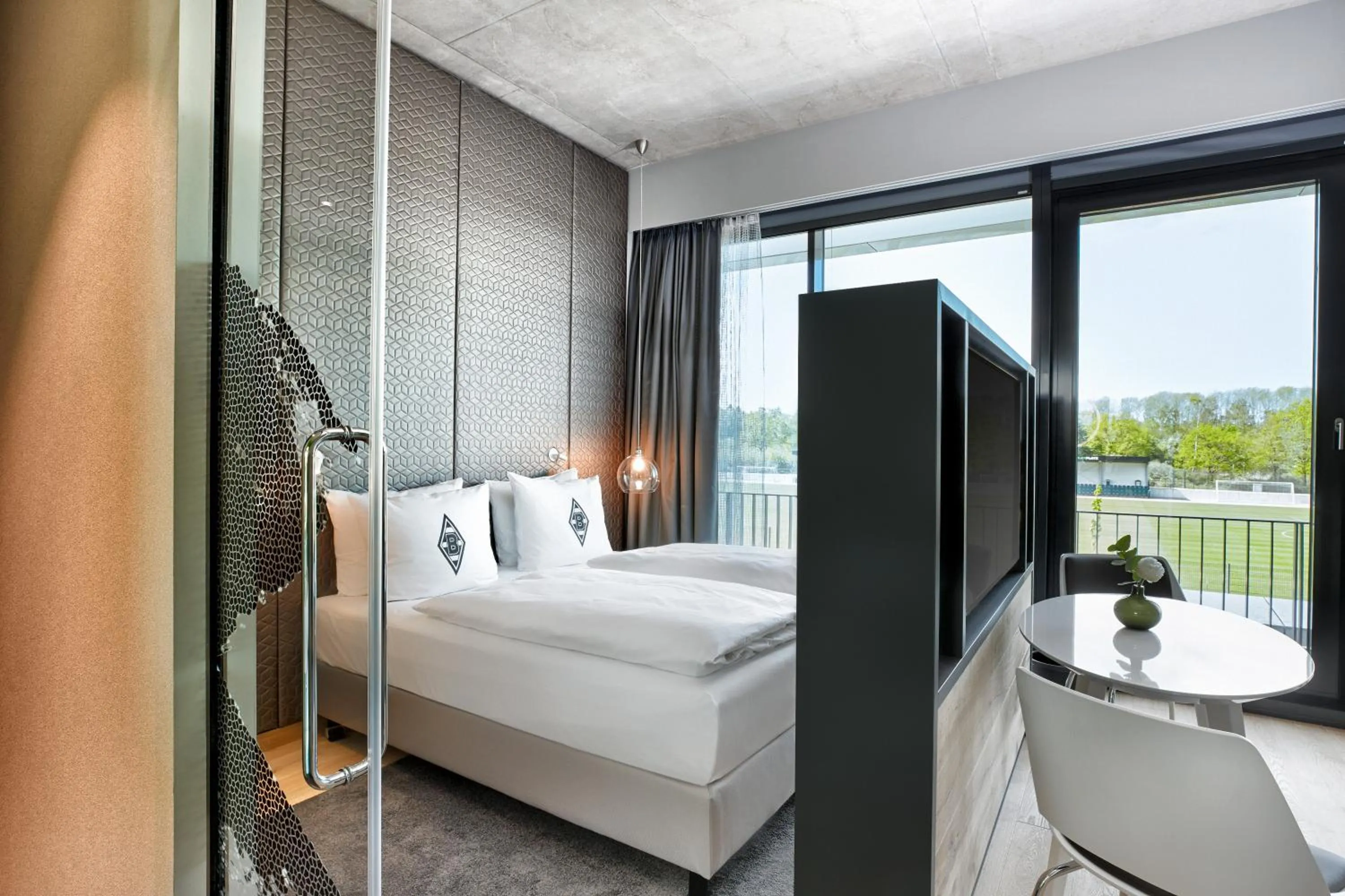 Bed in H4 Hotel Mönchengladbach im BORUSSIA-PARK