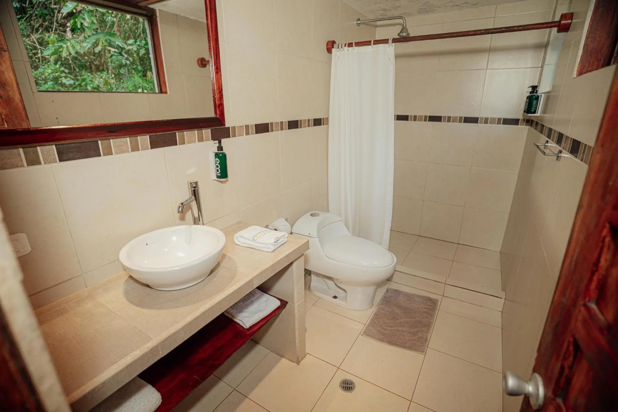 Shower in Mindo Garden Lodge and Wildlife Reserve