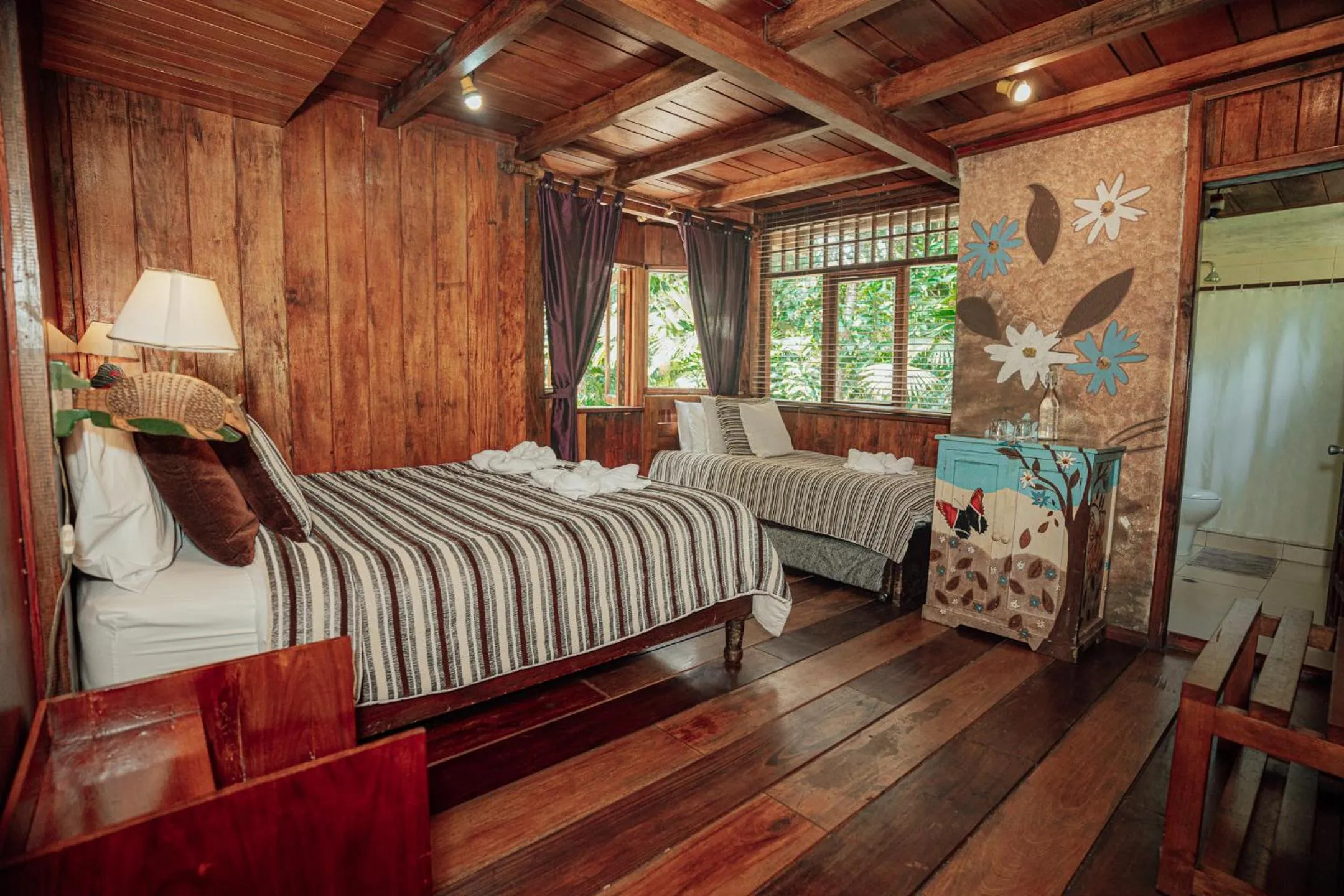 Bed in Mindo Garden Lodge and Wildlife Reserve
