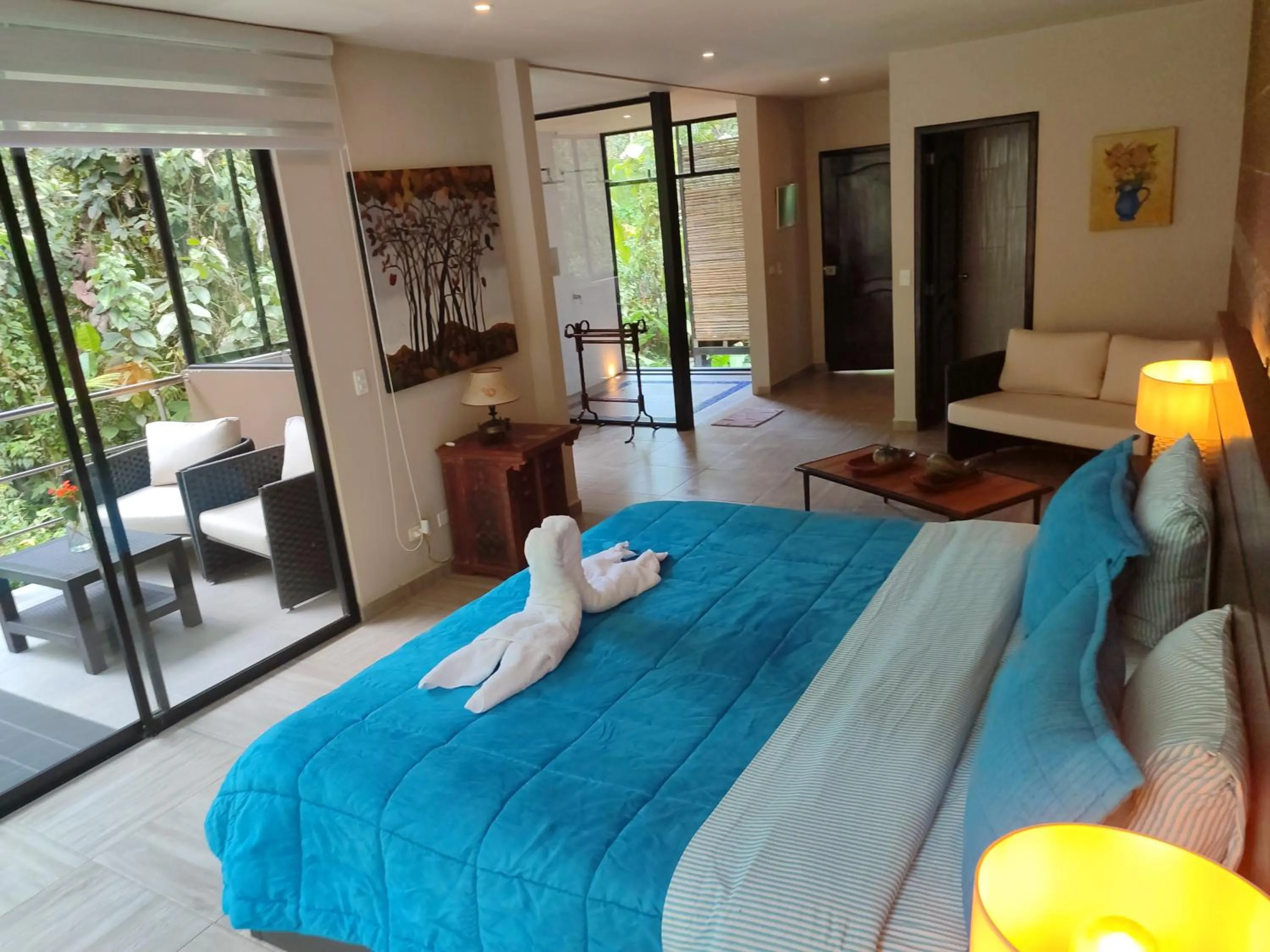 Bed in Mindo Garden Lodge and Wildlife Reserve