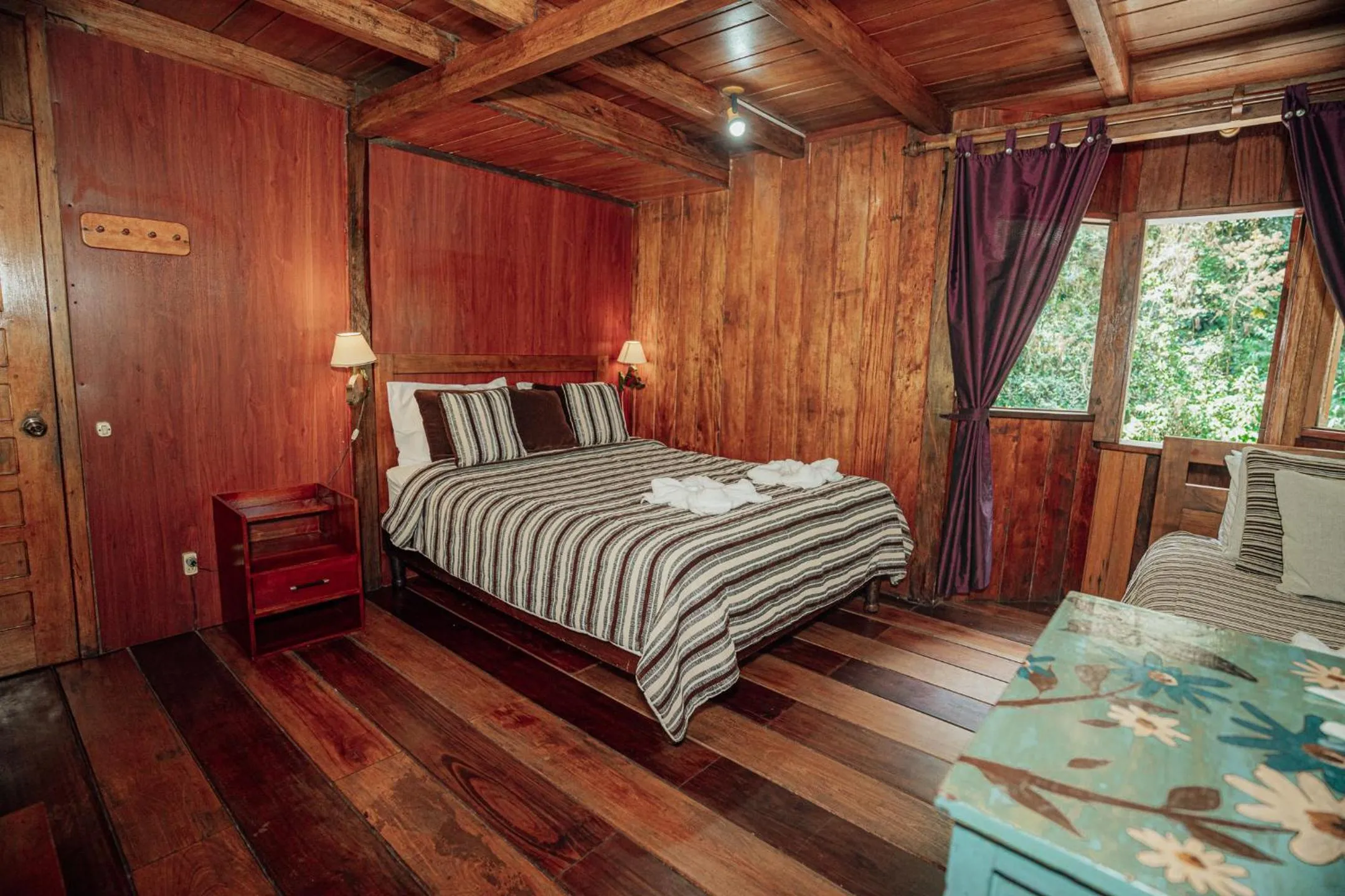 Bed in Mindo Garden Lodge and Wildlife Reserve