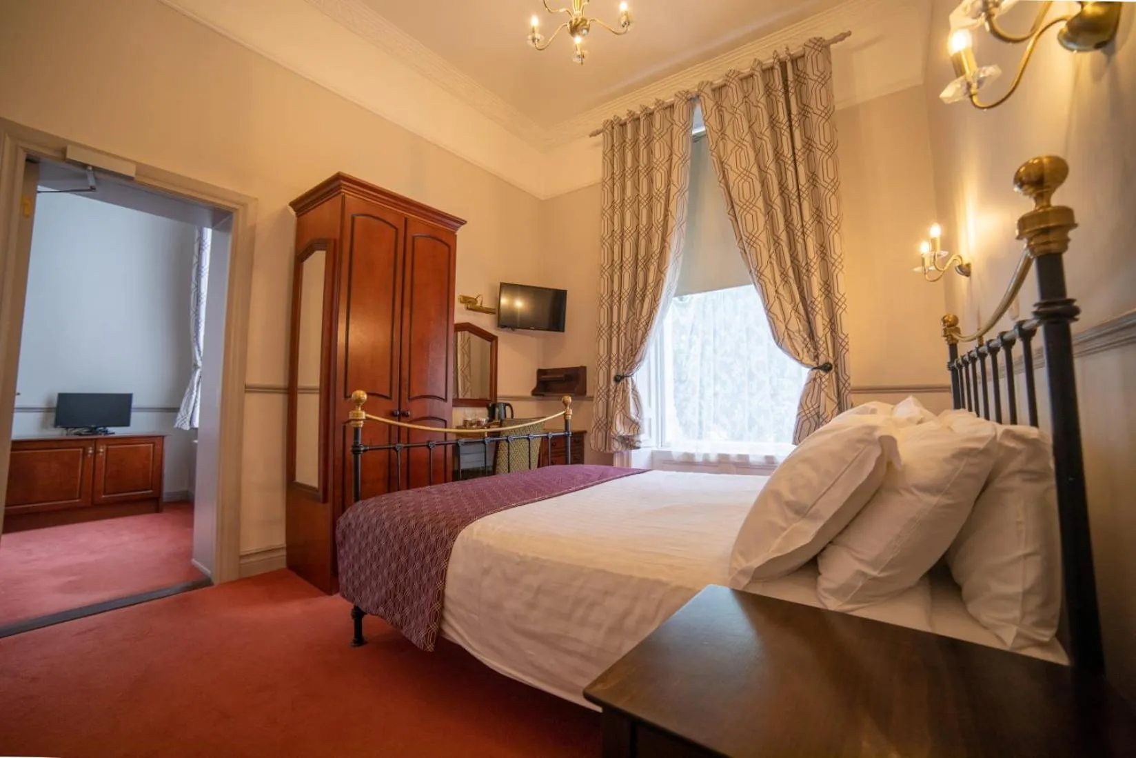 Bedroom, Bed in The Lansdowne Hotel