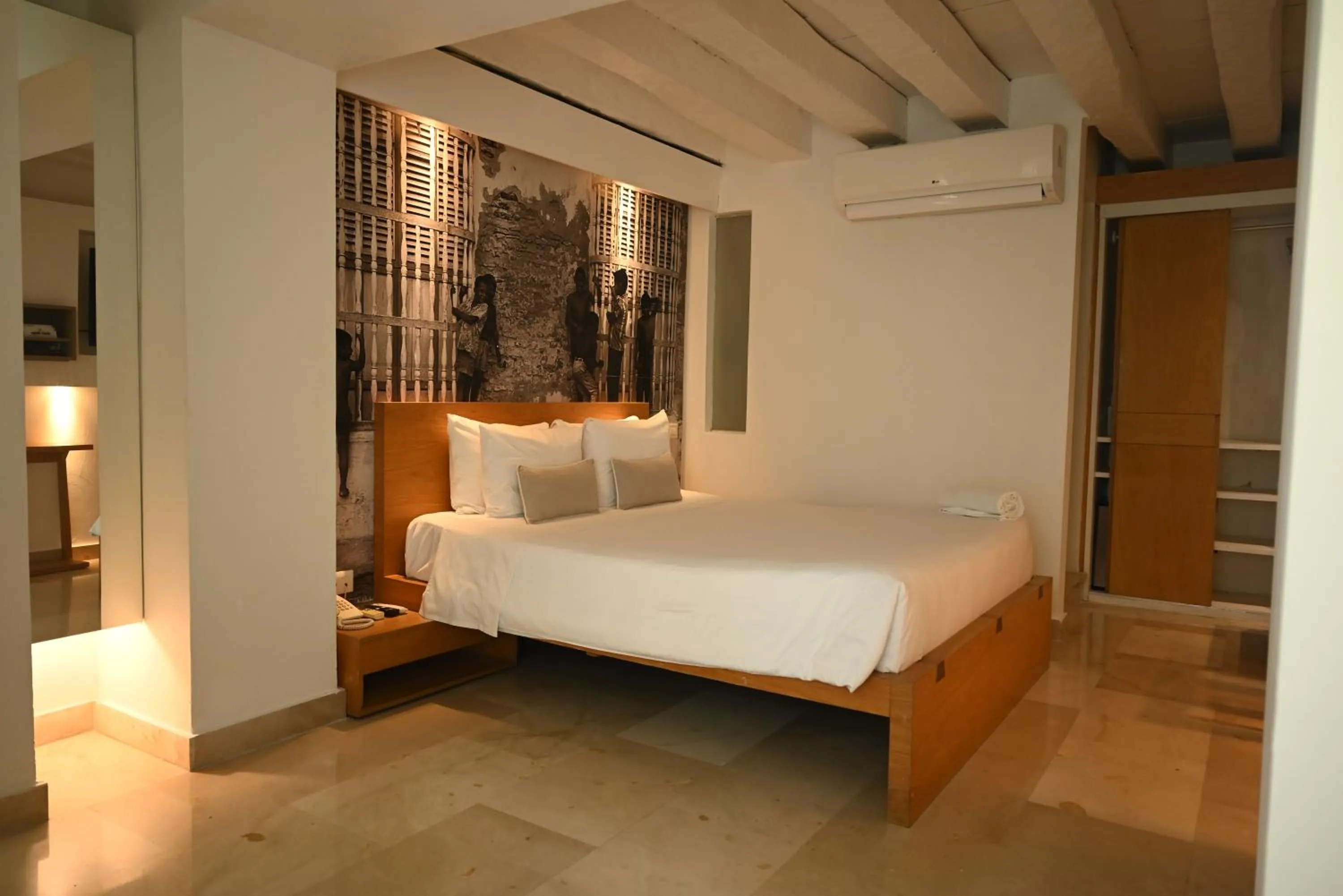 Photo of the whole room, Bed in Delirio Hotel