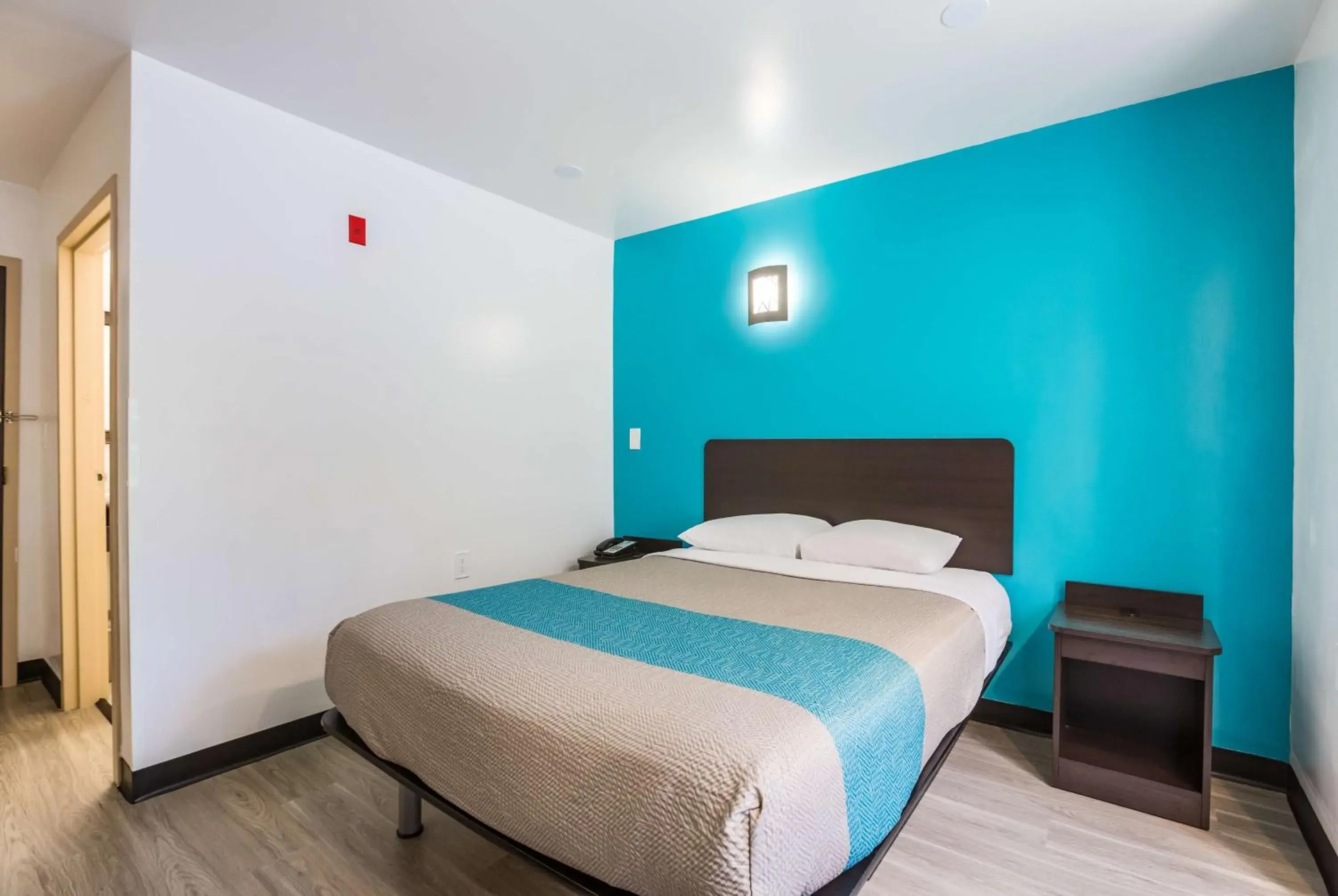 Photo of the whole room, Bed in Motel 6-Smyrna, GA - Atlanta Photo of the whole room, Bed in Motel 6-Smyrna, GA - Atlanta