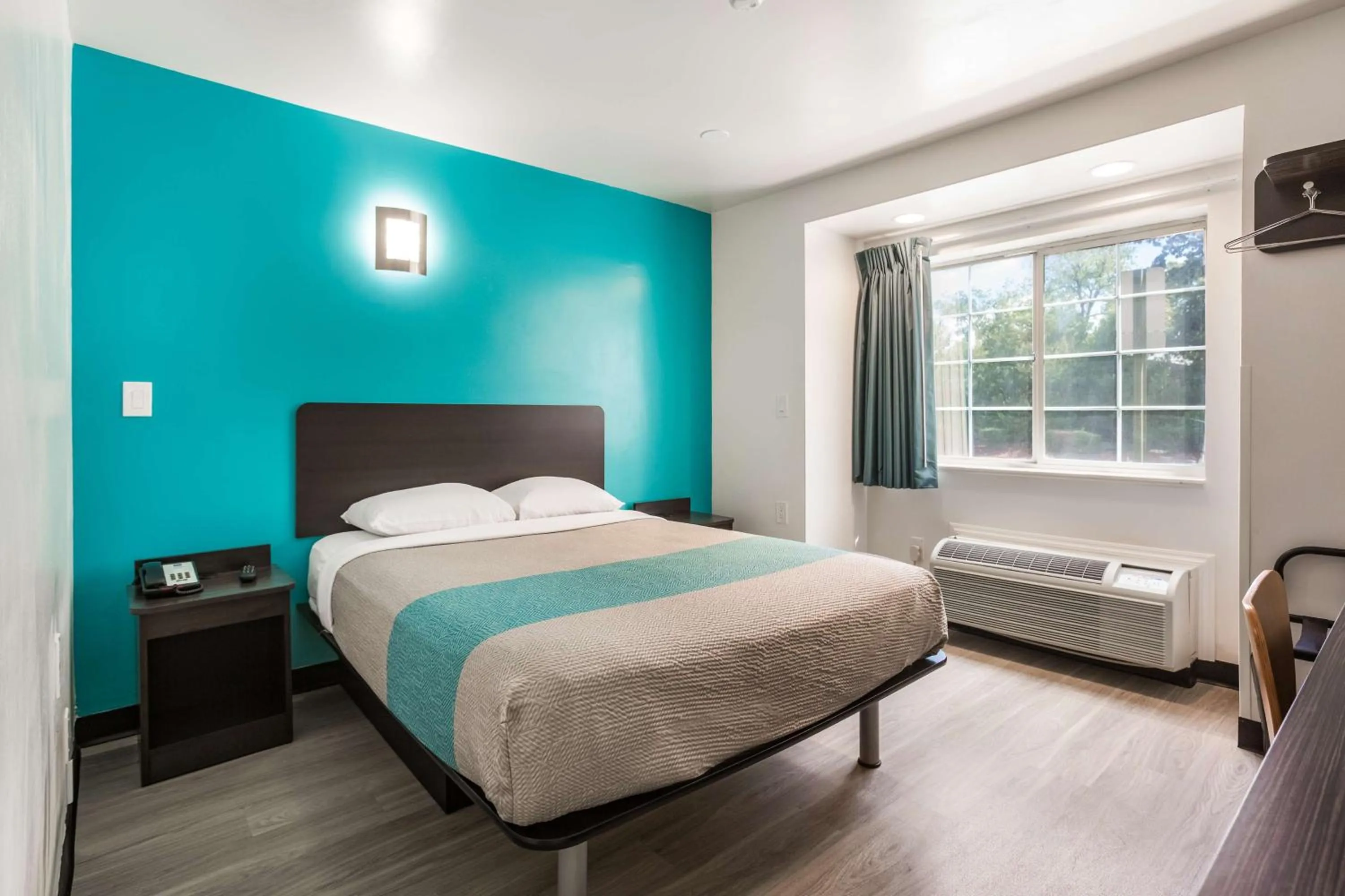 Photo of the whole room, Bed in Motel 6-Smyrna, GA - Atlanta