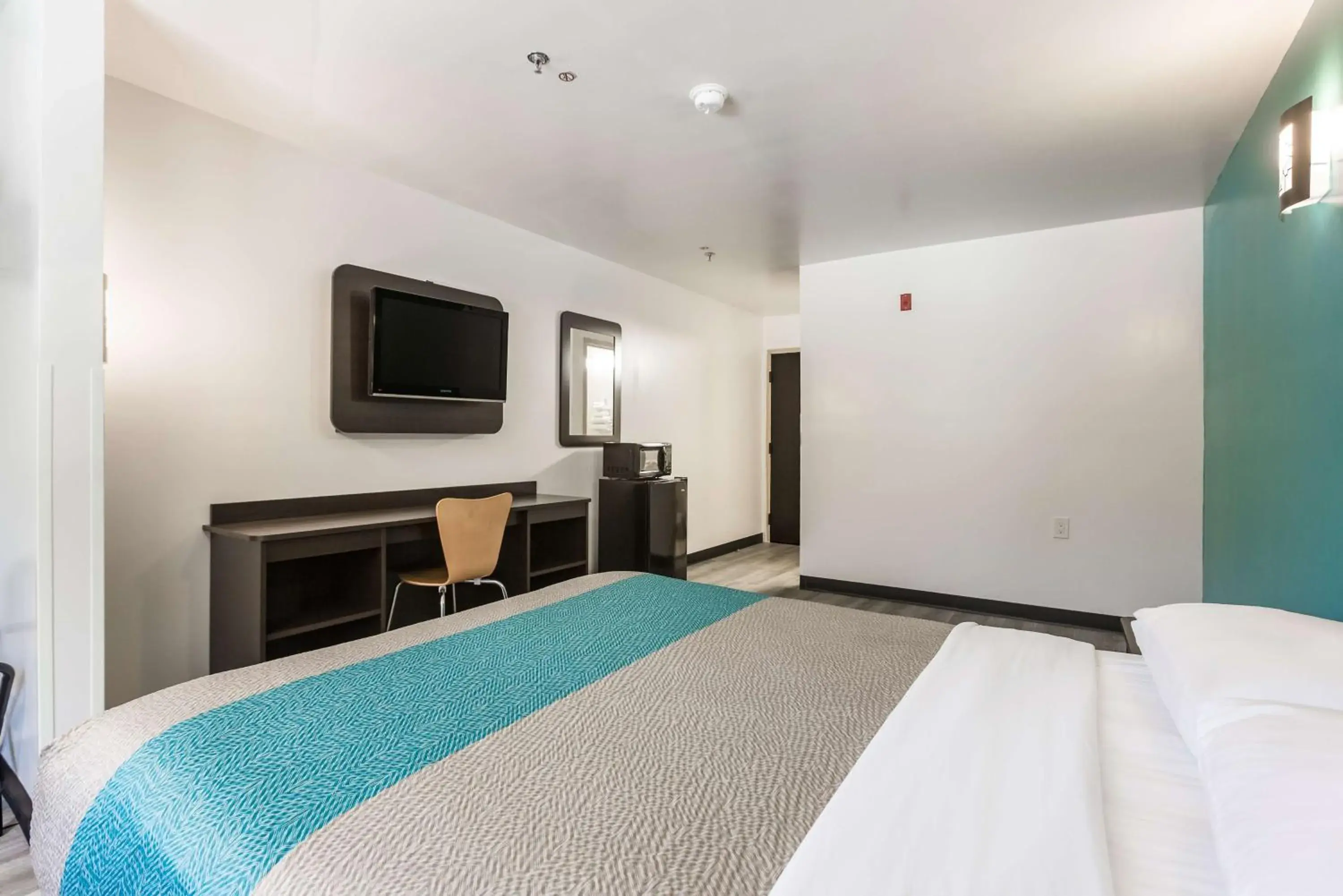 Photo of the whole room, Bed in Motel 6-Smyrna, GA - Atlanta Photo of the whole room, Bed in Motel 6-Smyrna, GA - Atlanta