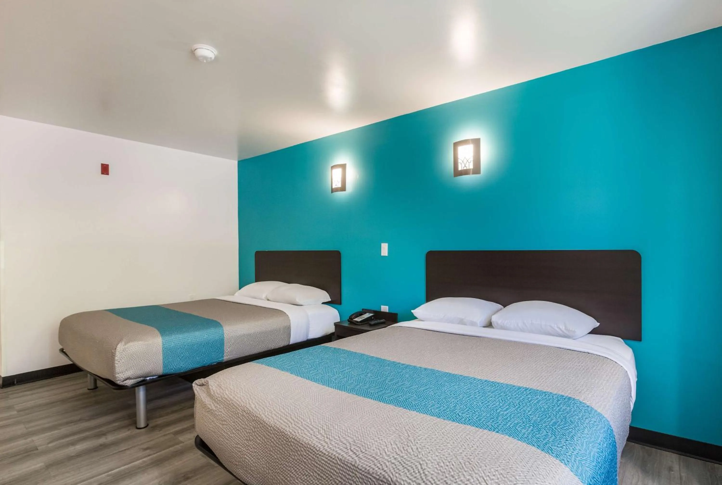 Photo of the whole room, Bed in Motel 6-Smyrna, GA - Atlanta