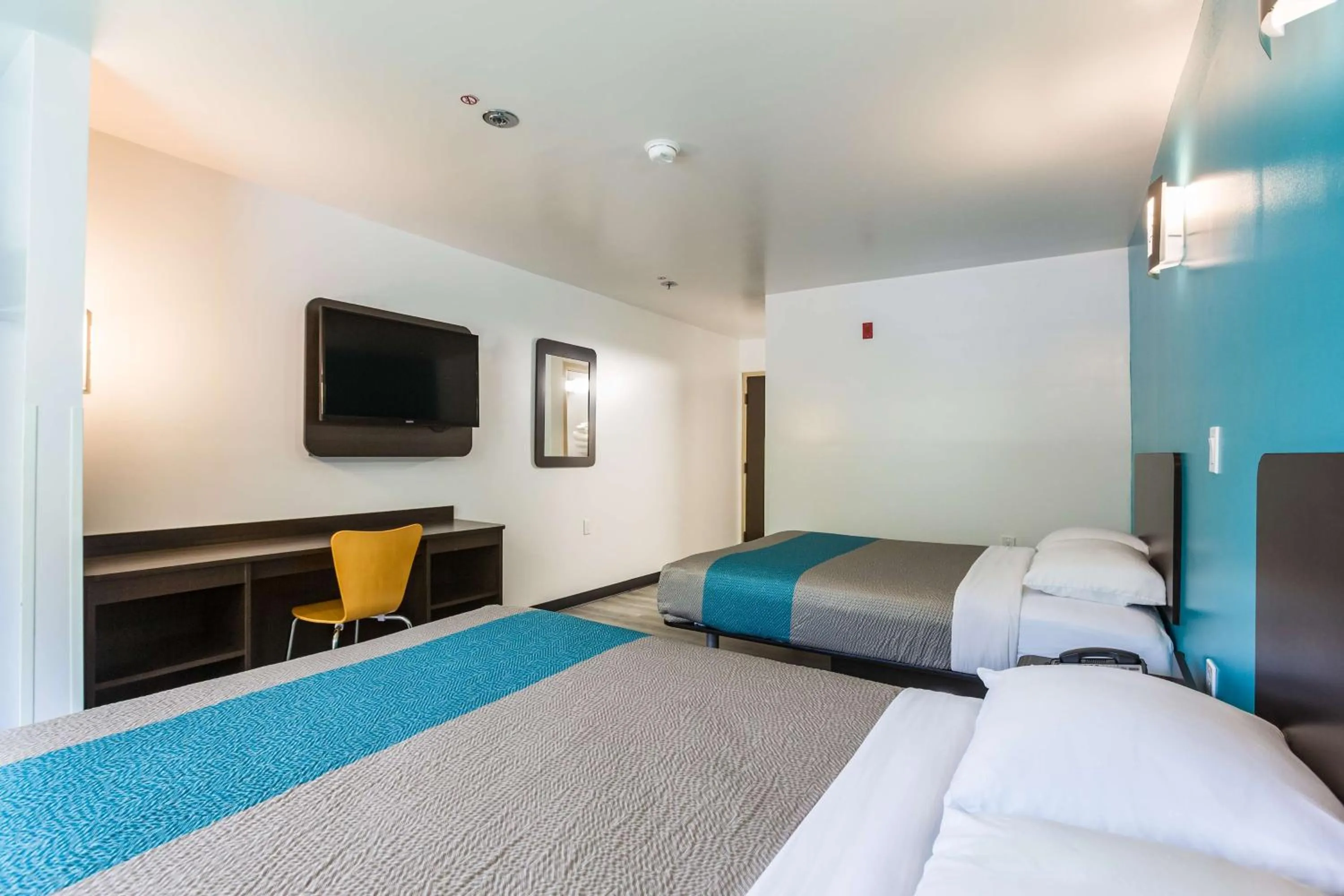 Photo of the whole room, Bed in Motel 6-Smyrna, GA - Atlanta