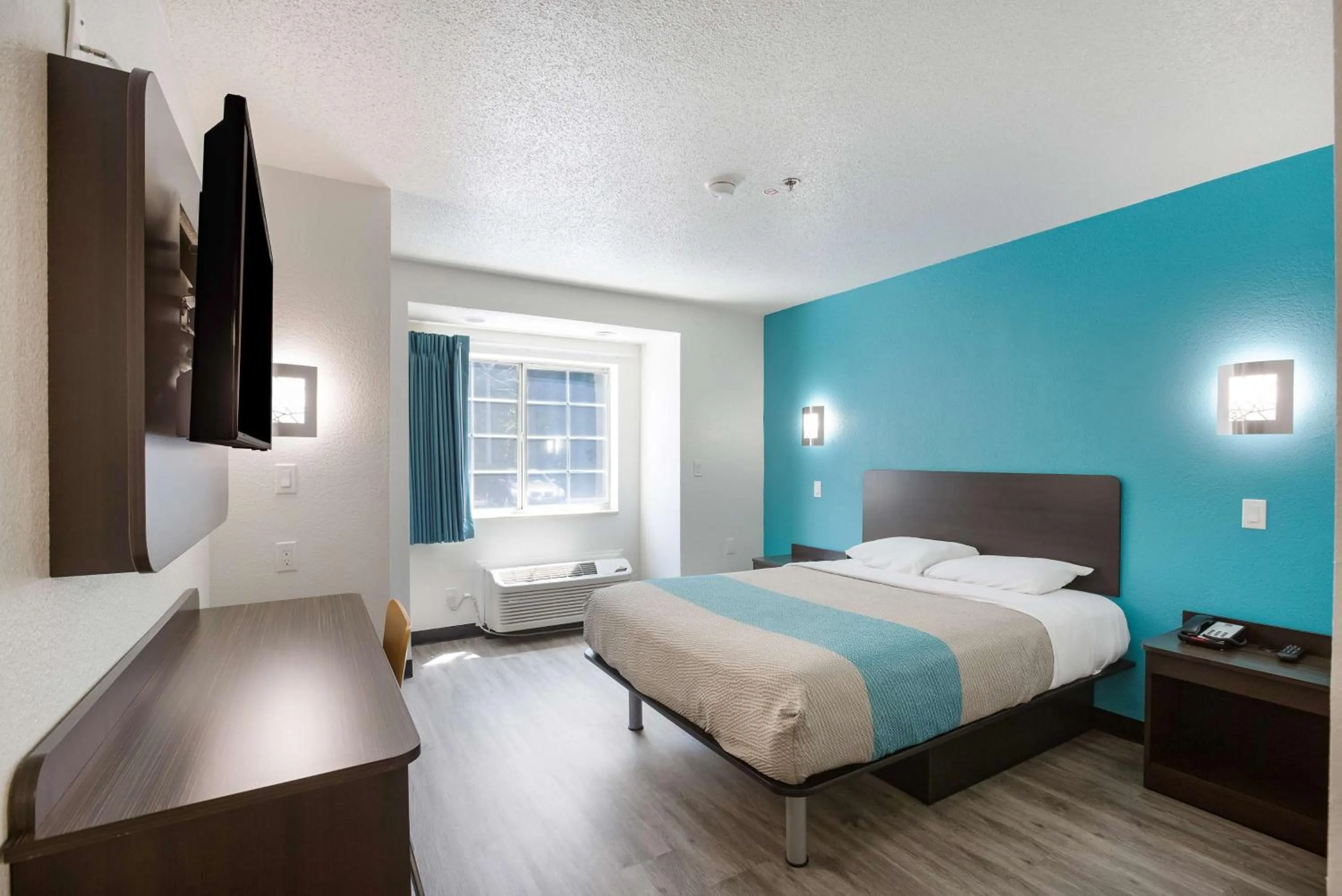 Photo of the whole room, Bed in Motel 6-Smyrna, GA - Atlanta