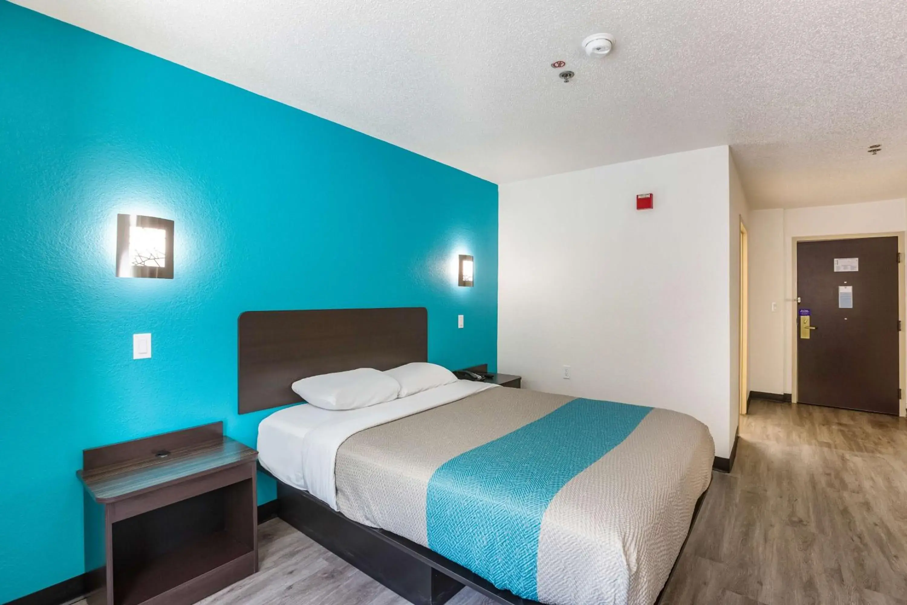 Photo of the whole room, Bed in Motel 6-Smyrna, GA - Atlanta Photo of the whole room, Bed in Motel 6-Smyrna, GA - Atlanta