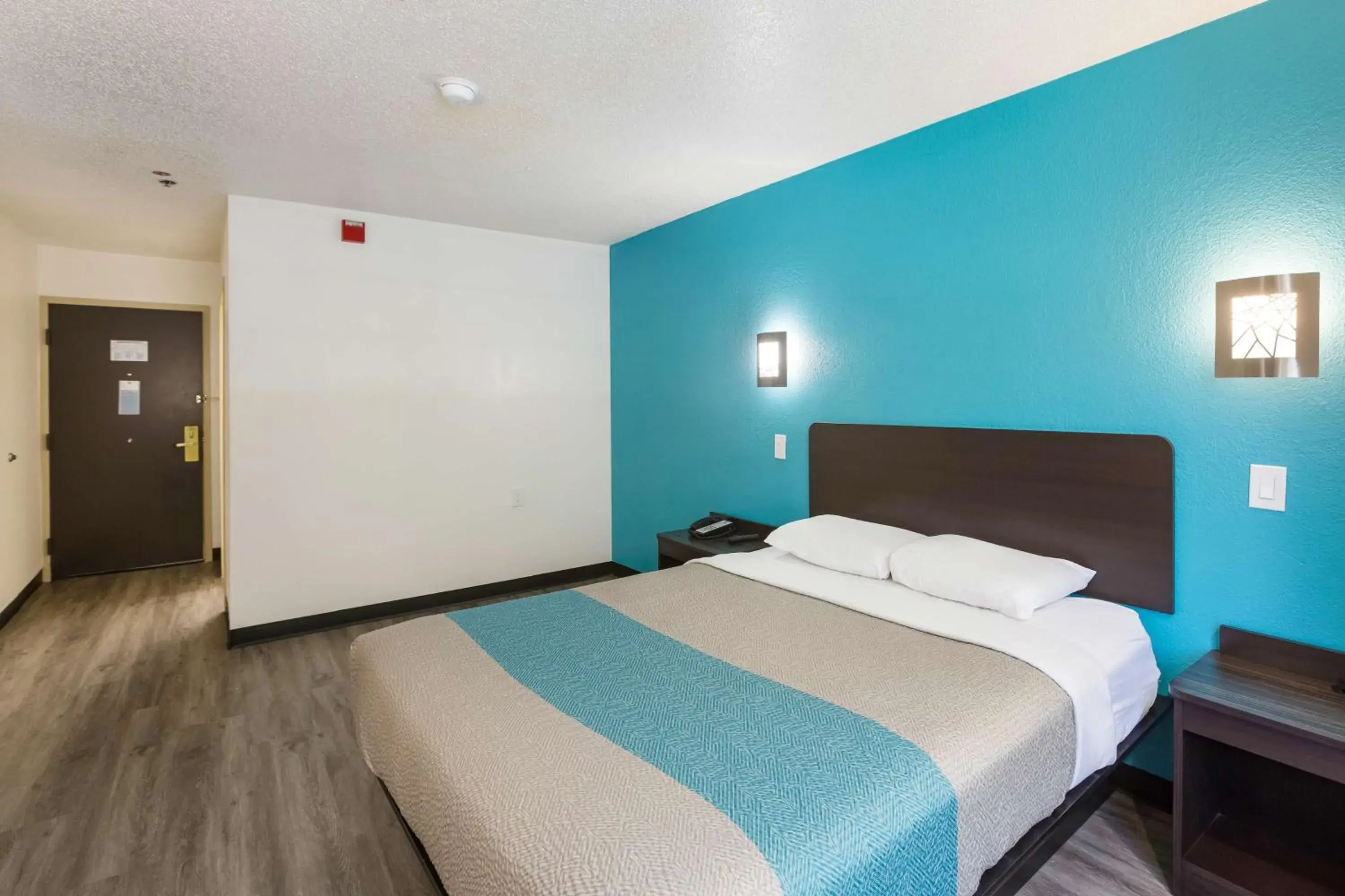 Photo of the whole room, Bed in Motel 6-Smyrna, GA - Atlanta Photo of the whole room, Bed in Motel 6-Smyrna, GA - Atlanta