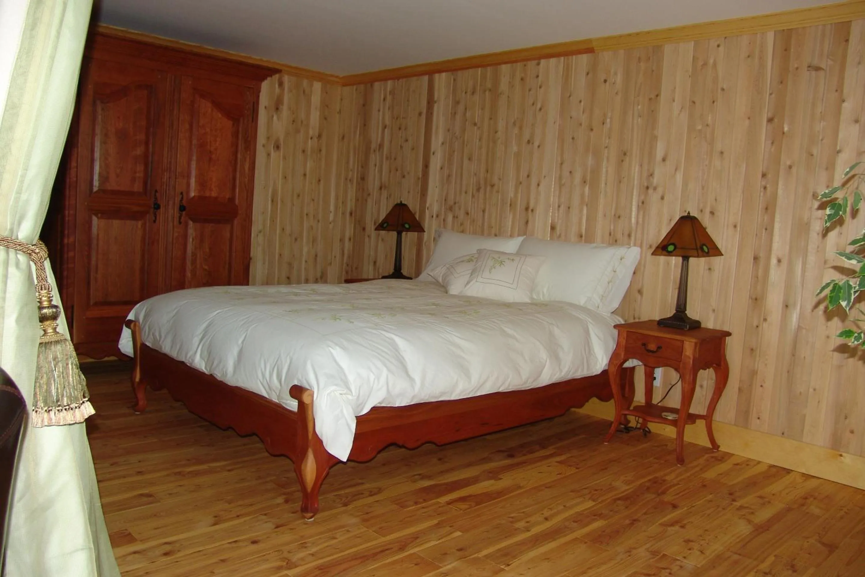 Bedroom, Bed in Auberge À La Chouenne