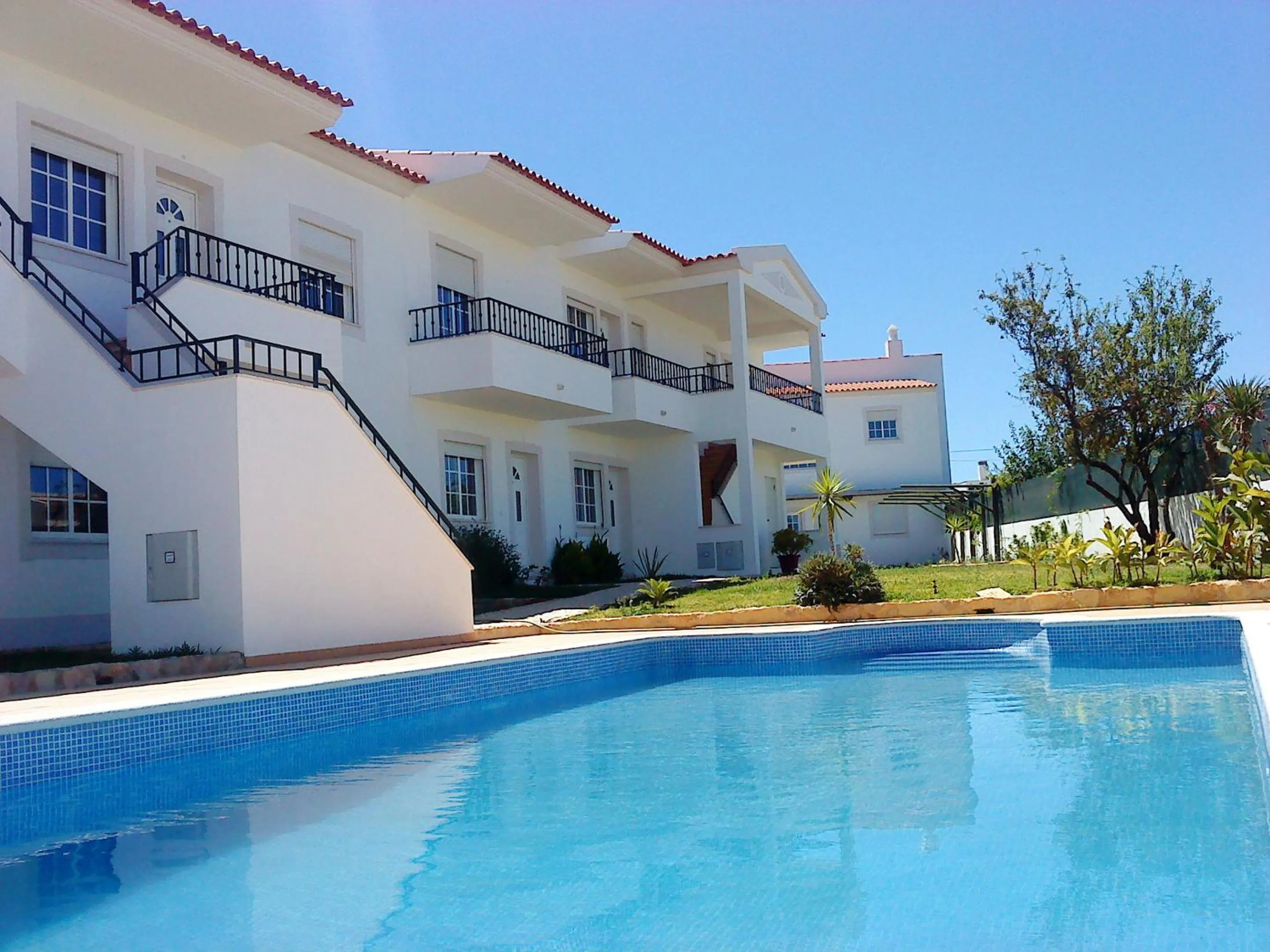 Pool view in Charming Apartment in Albufeira, 60 m², Mountain View