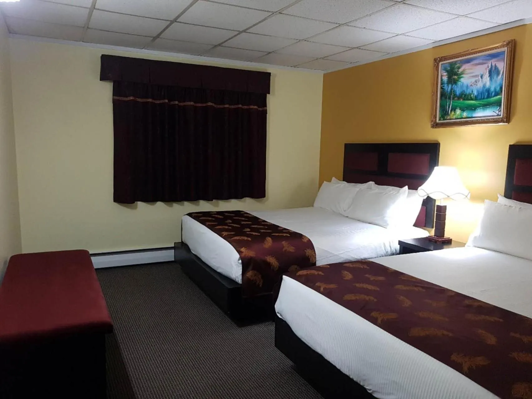Bedroom, Bed in Alpine Inn & Suites