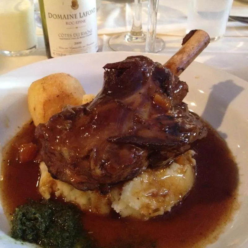 Restaurant/places to eat in Foyles Hotel