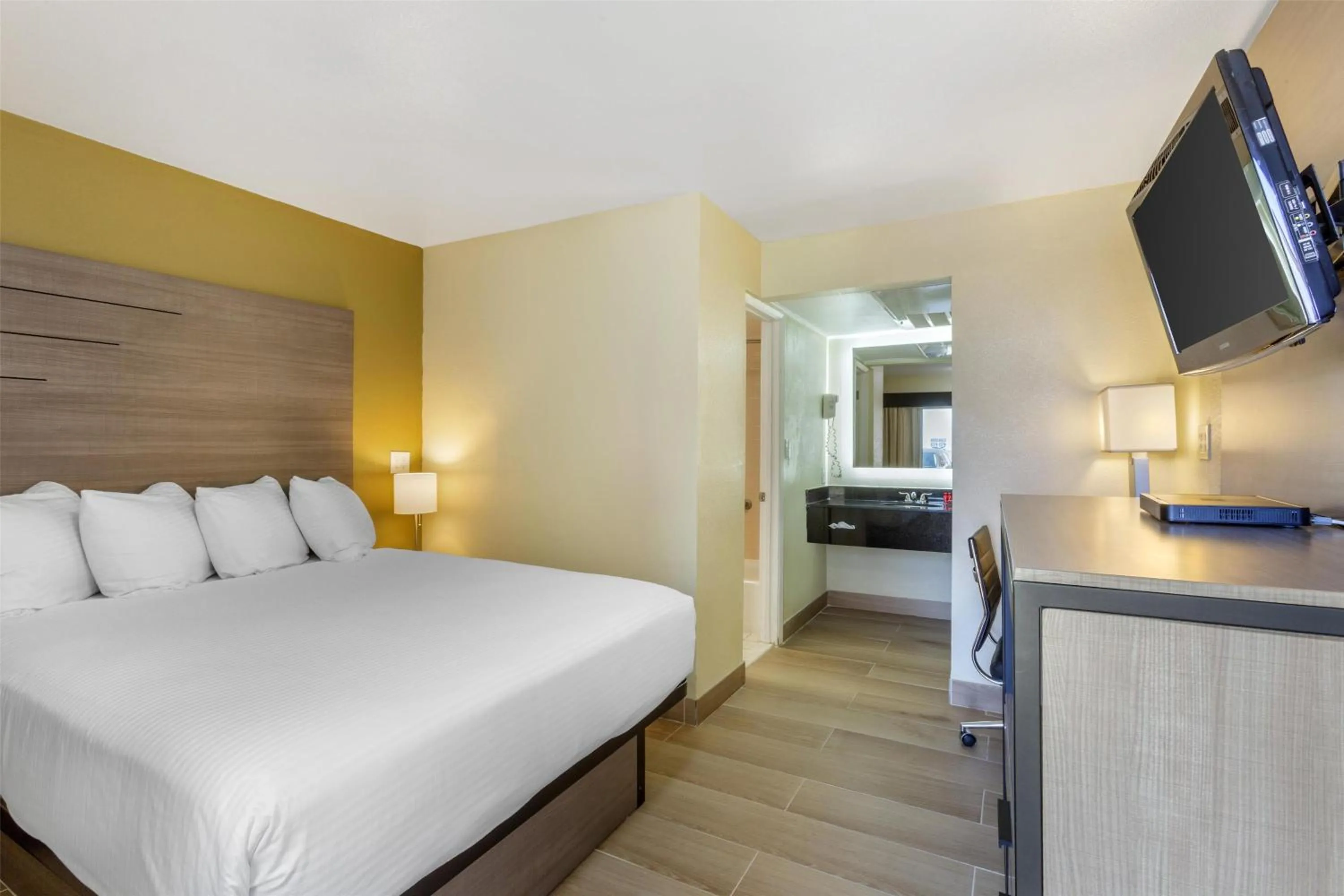 Bedroom, Bed in SureStay by Best Western Chambers Petrified Forest