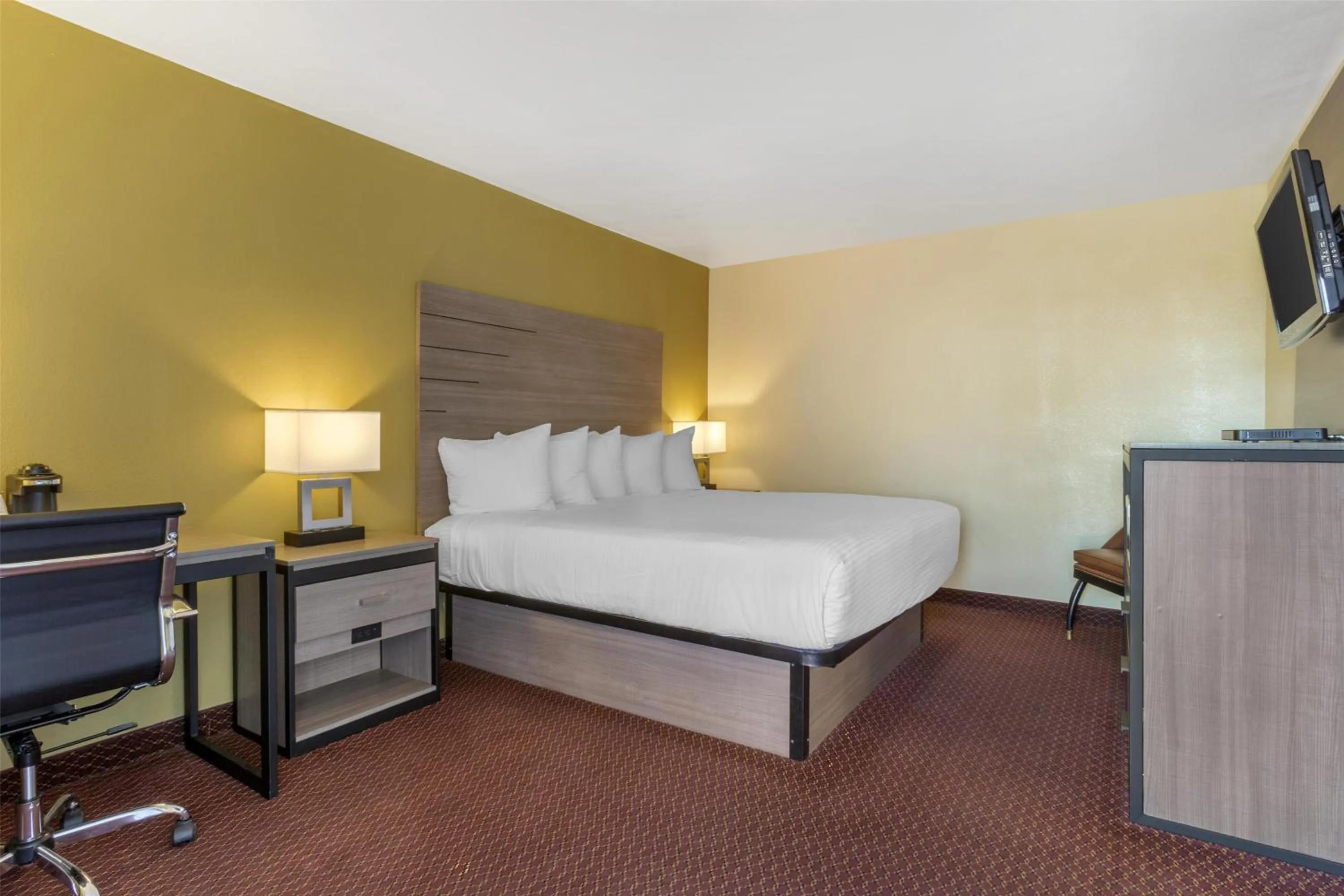 Bedroom, Bed in SureStay by Best Western Chambers Petrified Forest