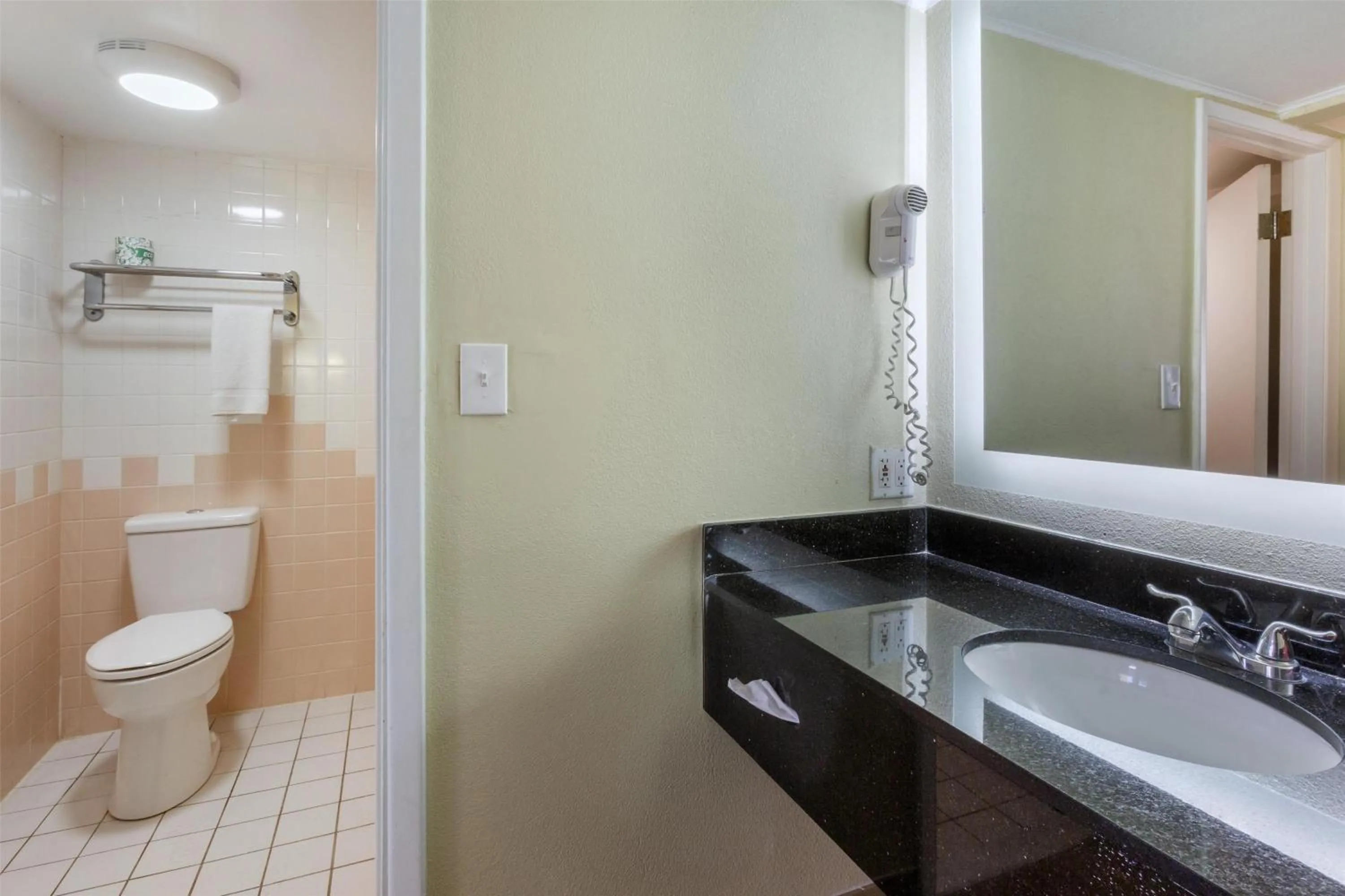 Bathroom in SureStay by Best Western Chambers Petrified Forest