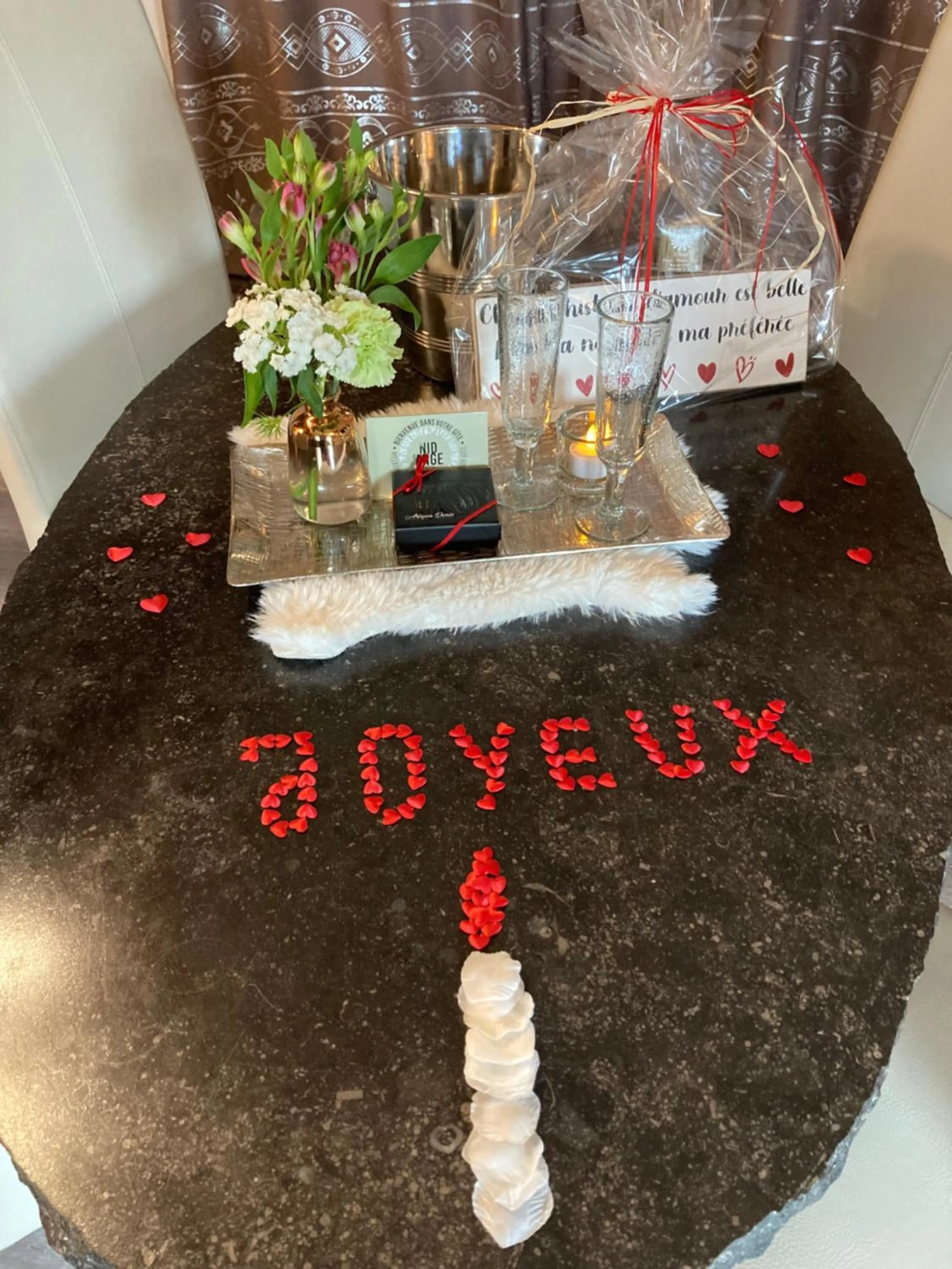 Decorative detail in Le Nid d'Ange