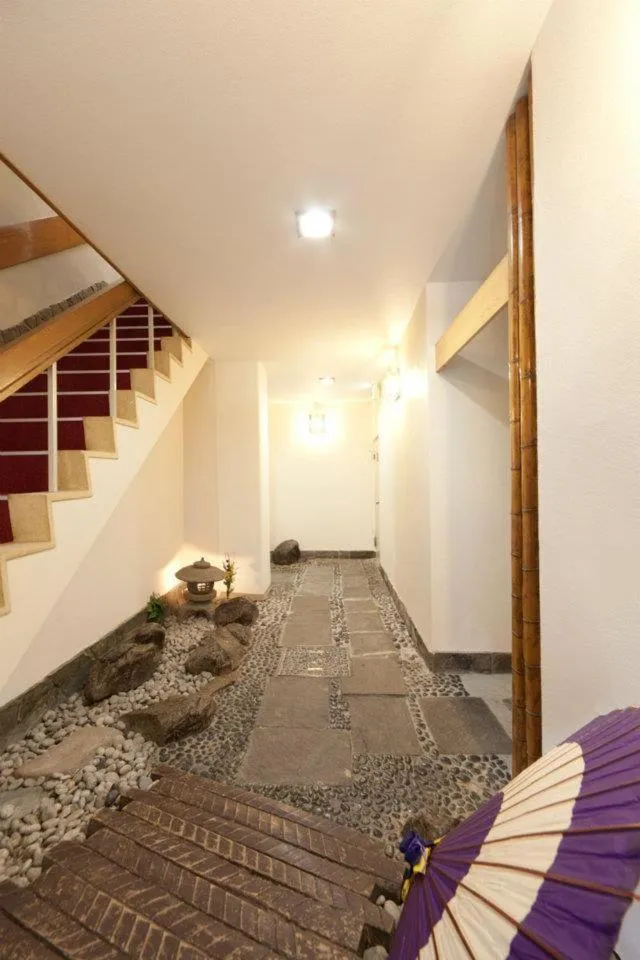 Decorative detail in Shin Okubo Sekitei