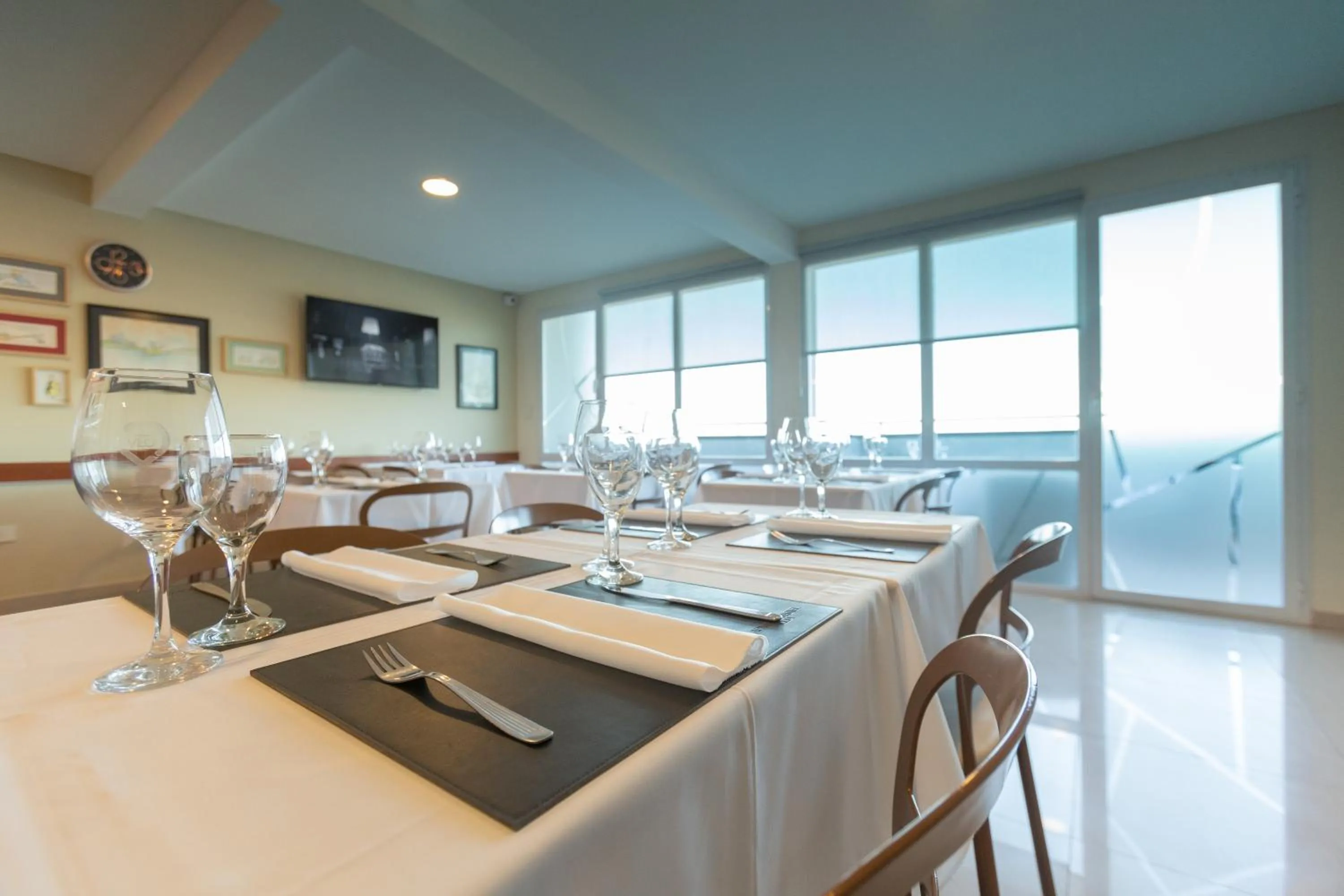 Restaurant/places to eat in ILLIA 121 APART HOTEL