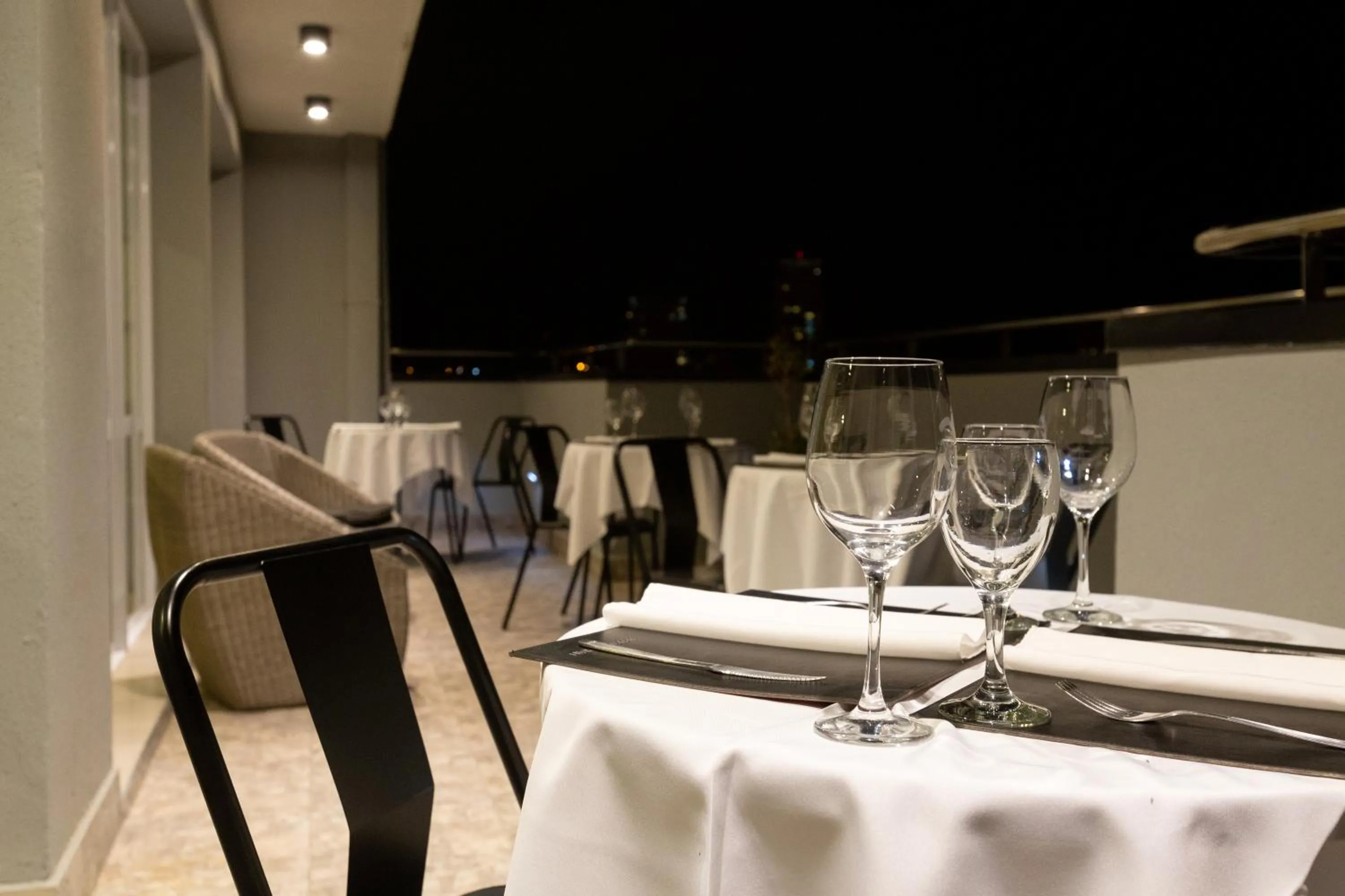 Restaurant/places to eat in ILLIA 121 APART HOTEL