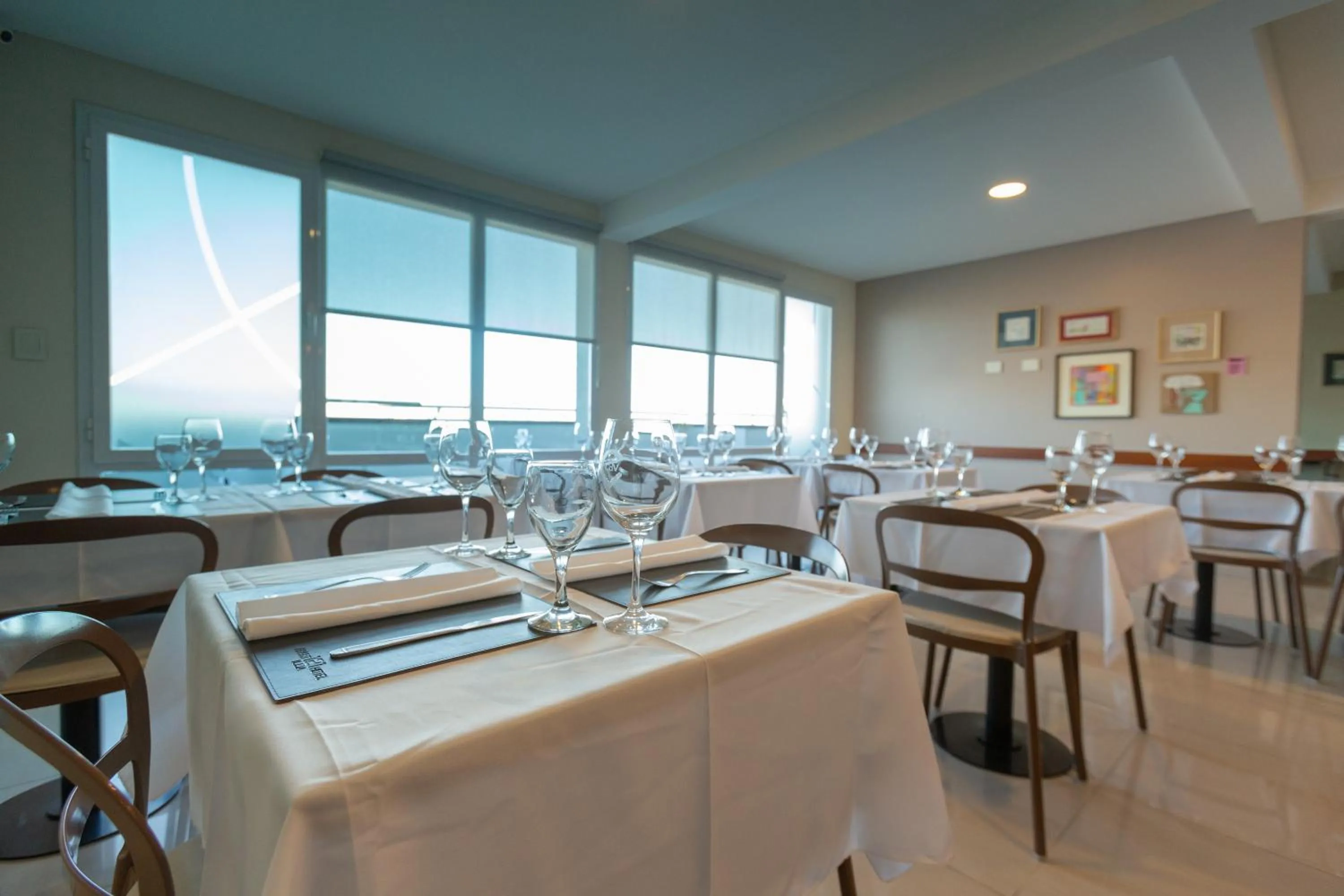 Restaurant/places to eat in ILLIA 121 APART HOTEL