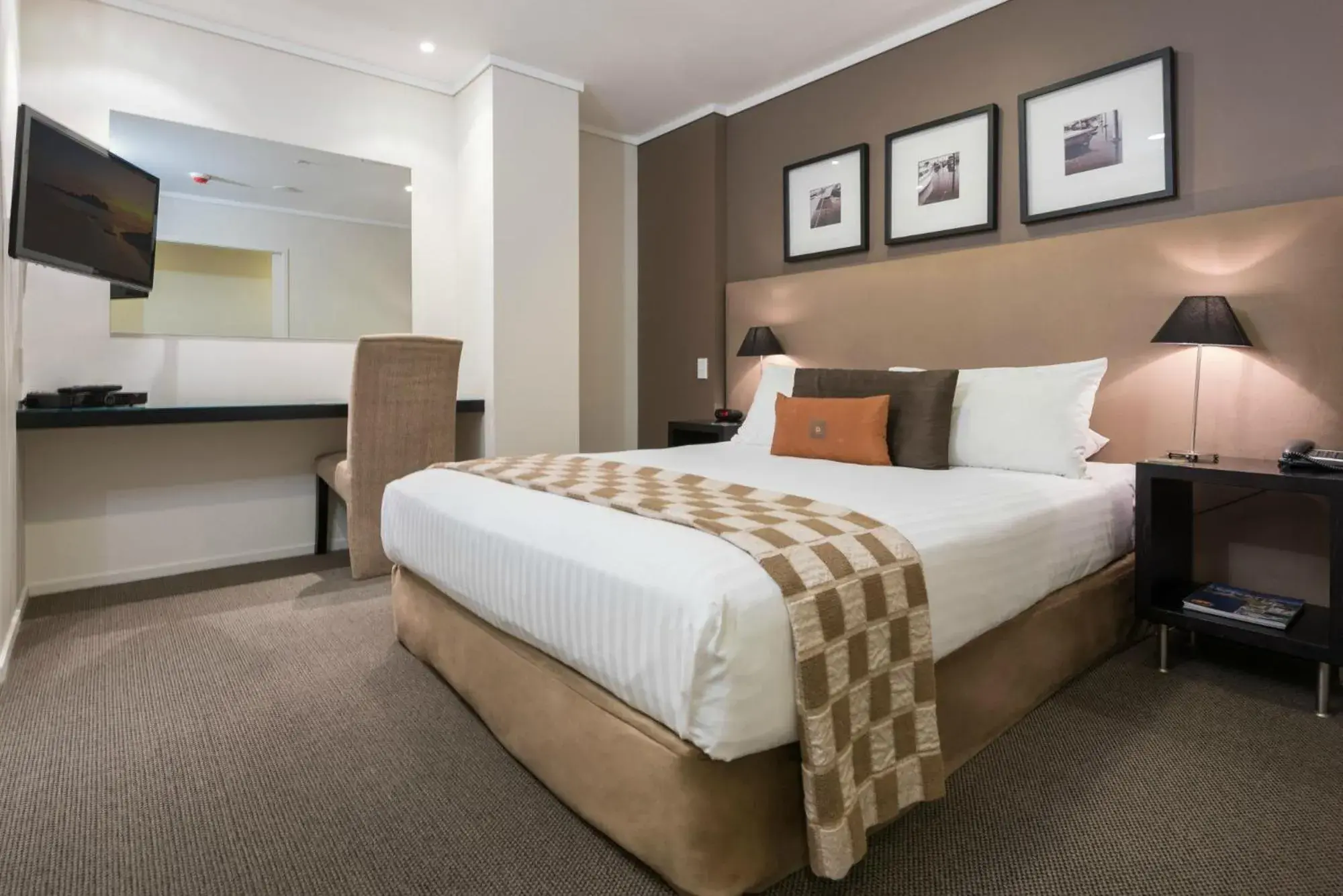 Junior Suite in Hotel on Devonport Junior Suite in Hotel on Devonport