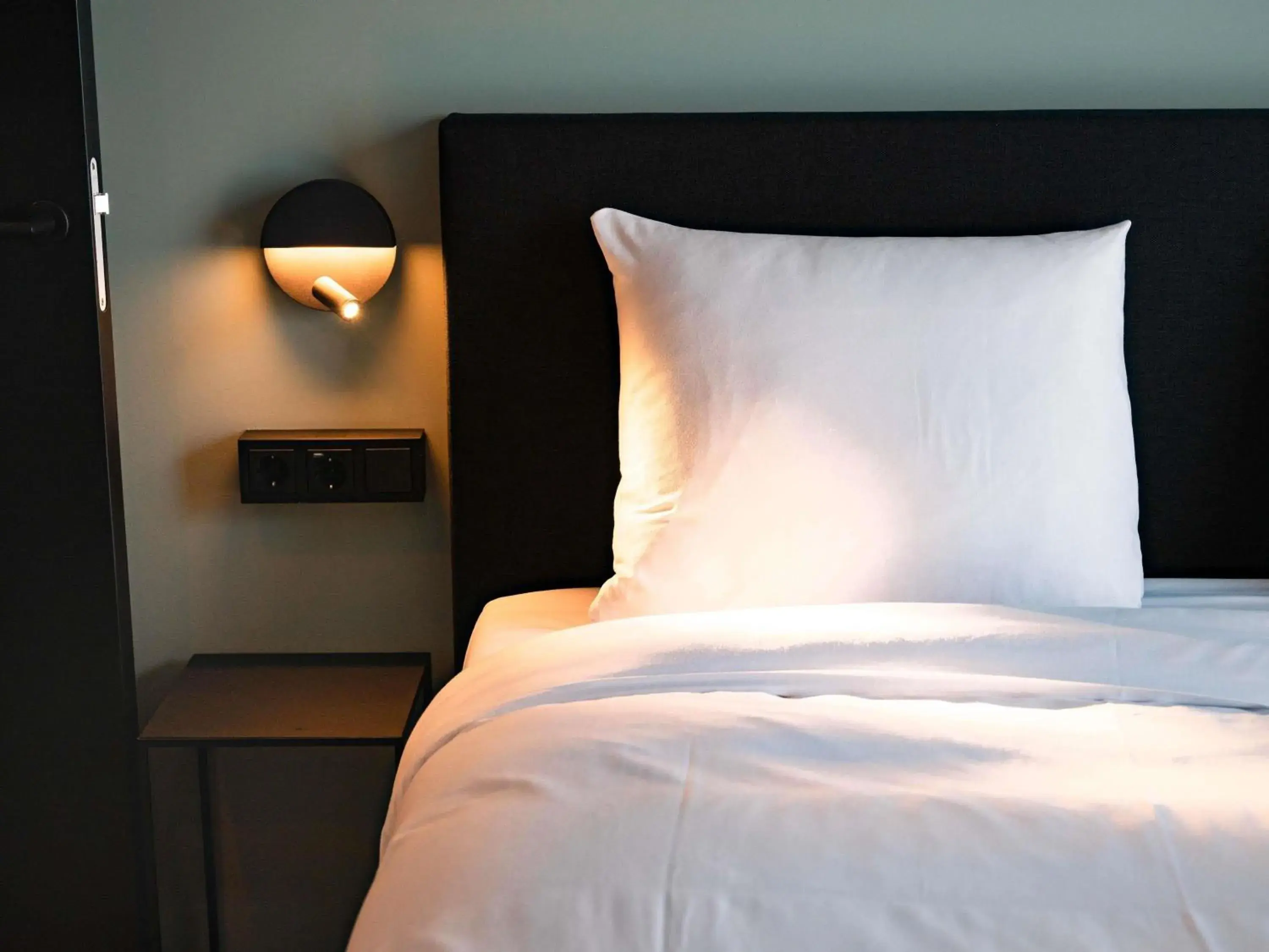 Bedroom, Bed in Hotel Valkenburg by Mercure - Next to Shimano Experience Center Bedroom, Bed in Hotel Valkenburg by Mercure - Next to Shimano Experience Center