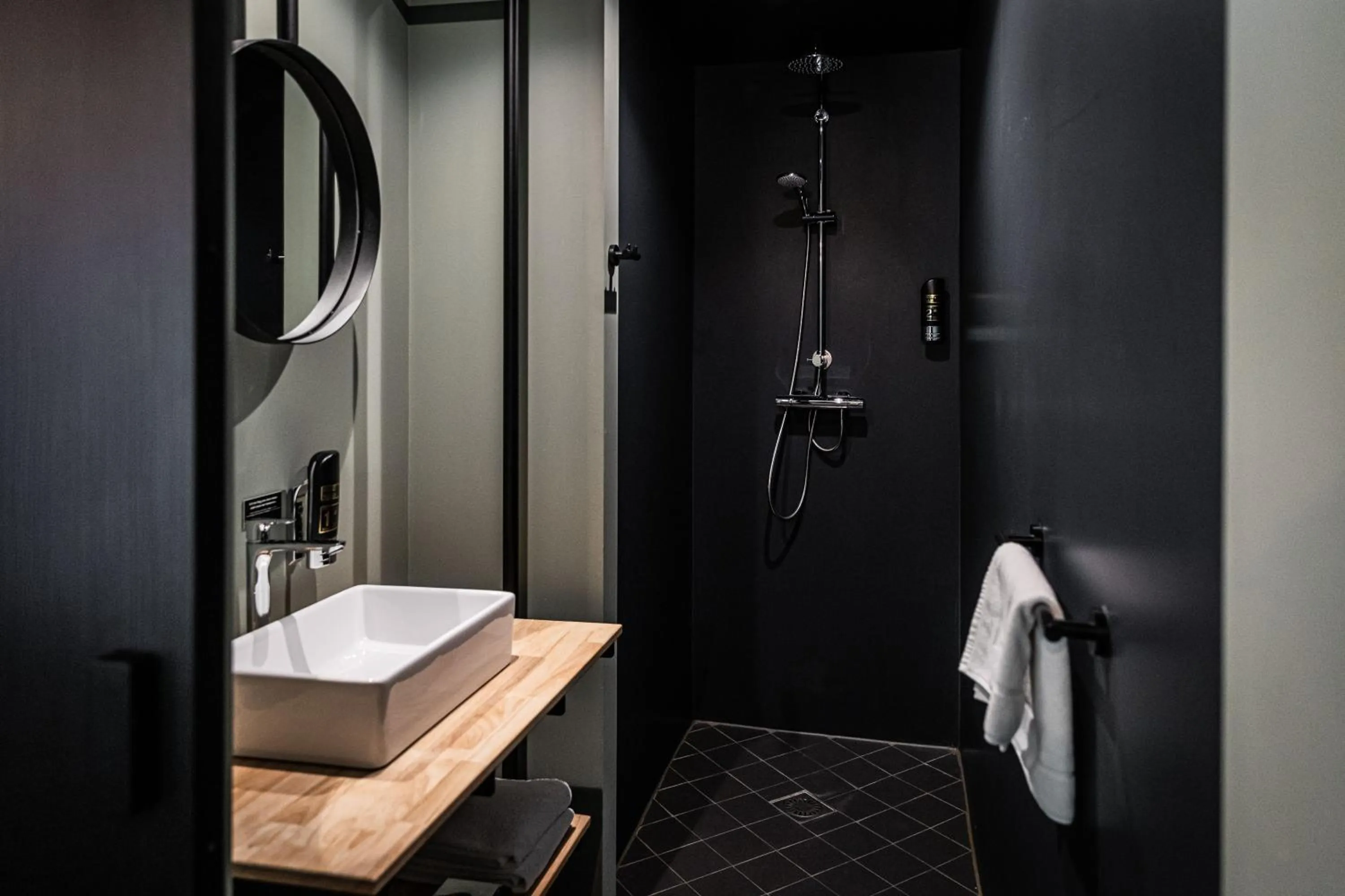 Bathroom in Hotel Valkenburg by Mercure - Next to Shimano Experience Center