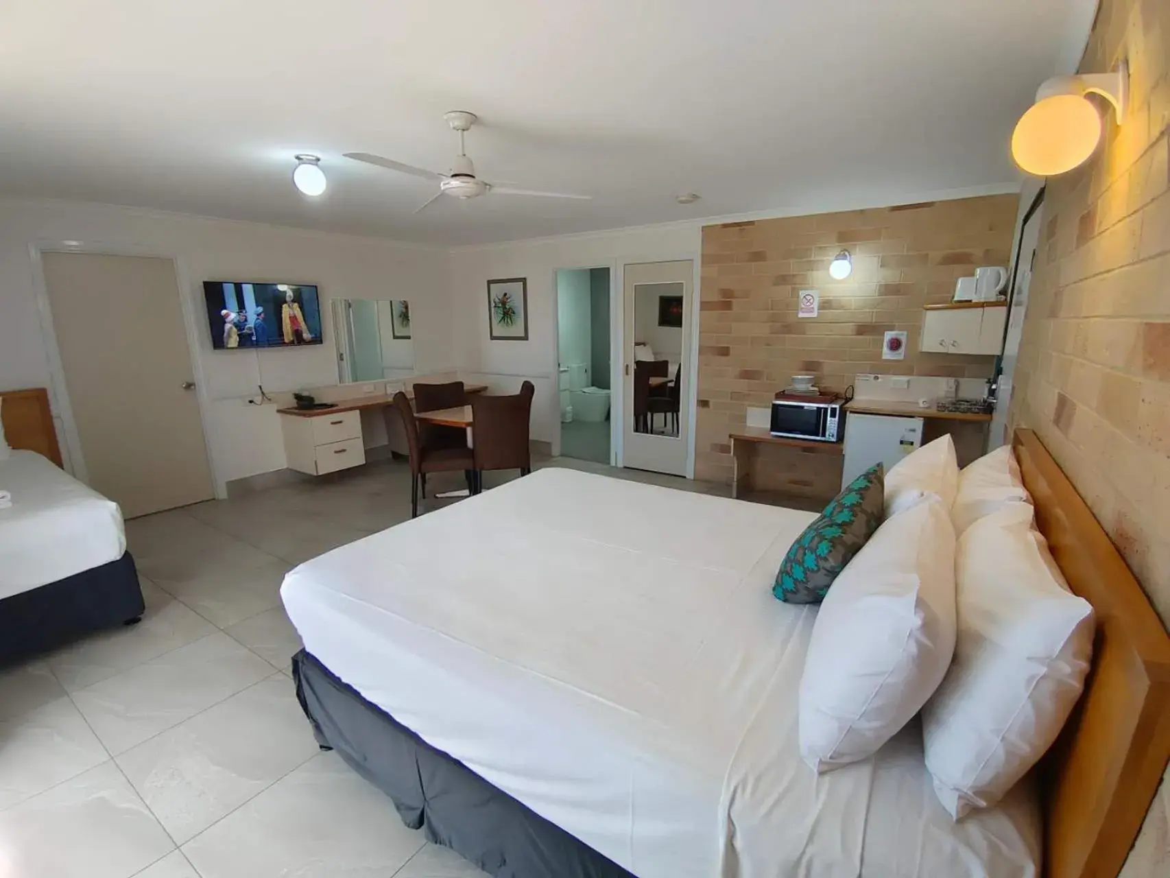 Bed in Best Western Ambassador Motor Lodge Bed in Best Western Ambassador Motor Lodge