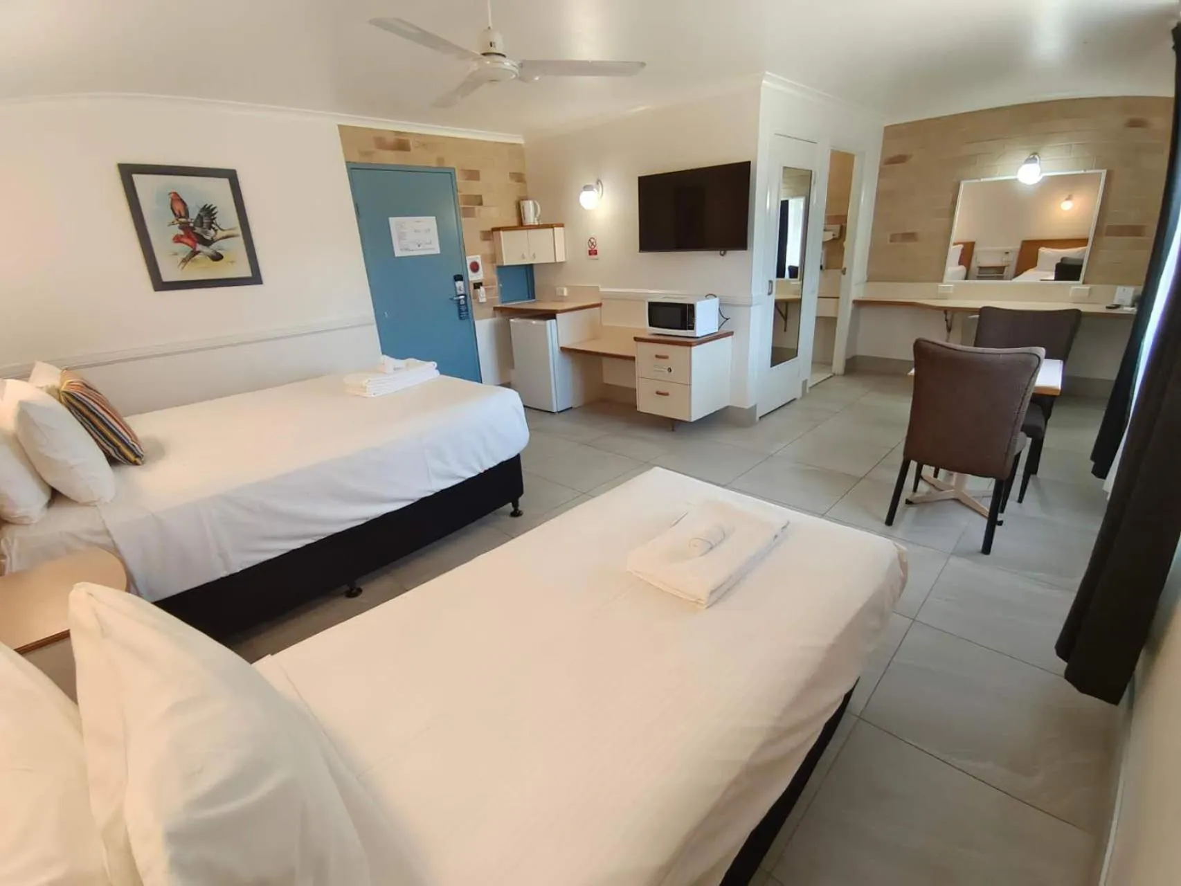 Bed in Best Western Ambassador Motor Lodge