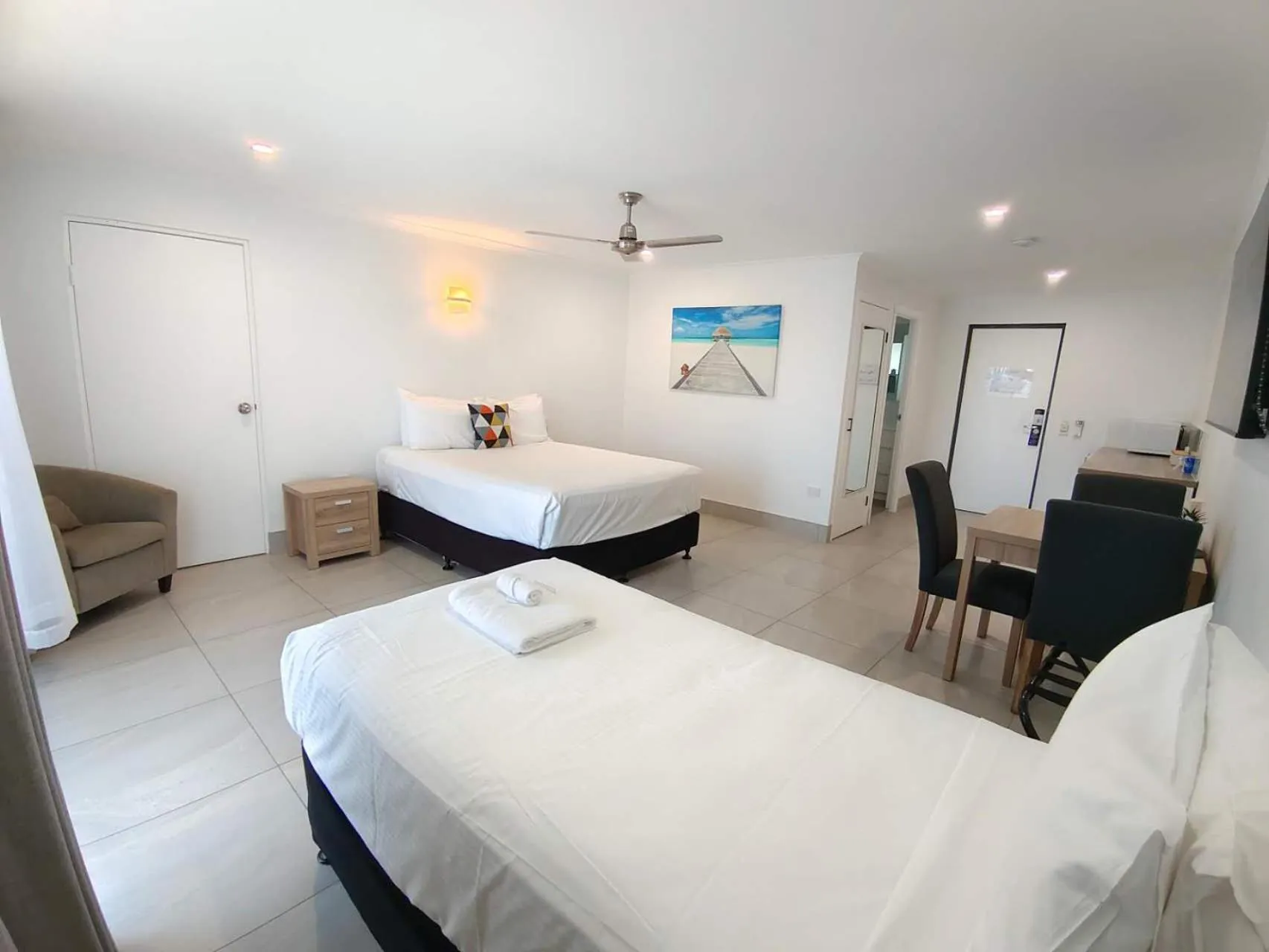 Bed in Best Western Ambassador Motor Lodge