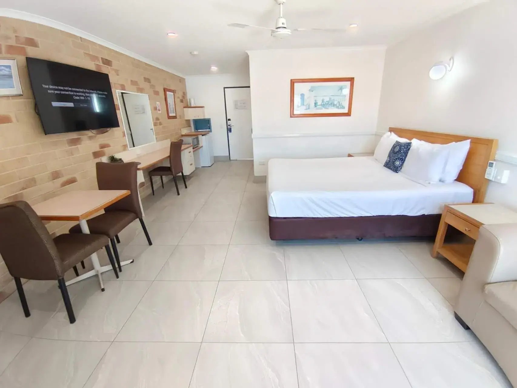 Superior King Room in Best Western Ambassador Motor Lodge Superior King Room in Best Western Ambassador Motor Lodge