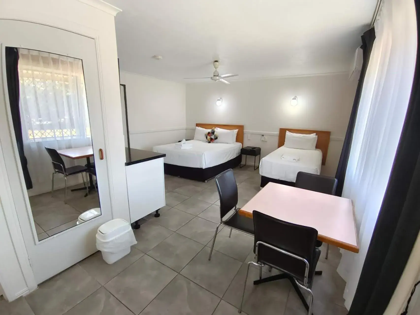 Double or Twin Room in Ambassador Motor Lodge Double or Twin Room in Ambassador Motor Lodge