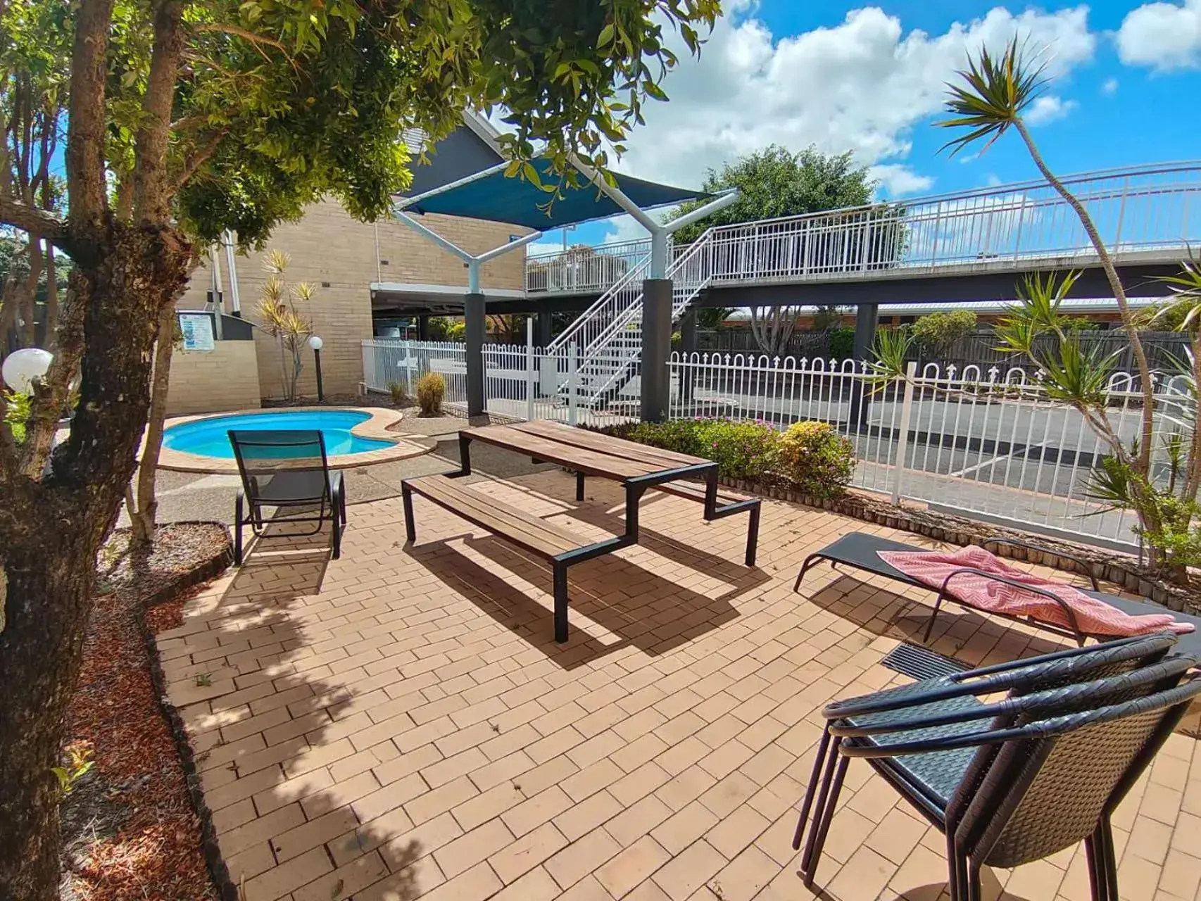 Pool view in Best Western Ambassador Motor Lodge Pool view in Best Western Ambassador Motor Lodge