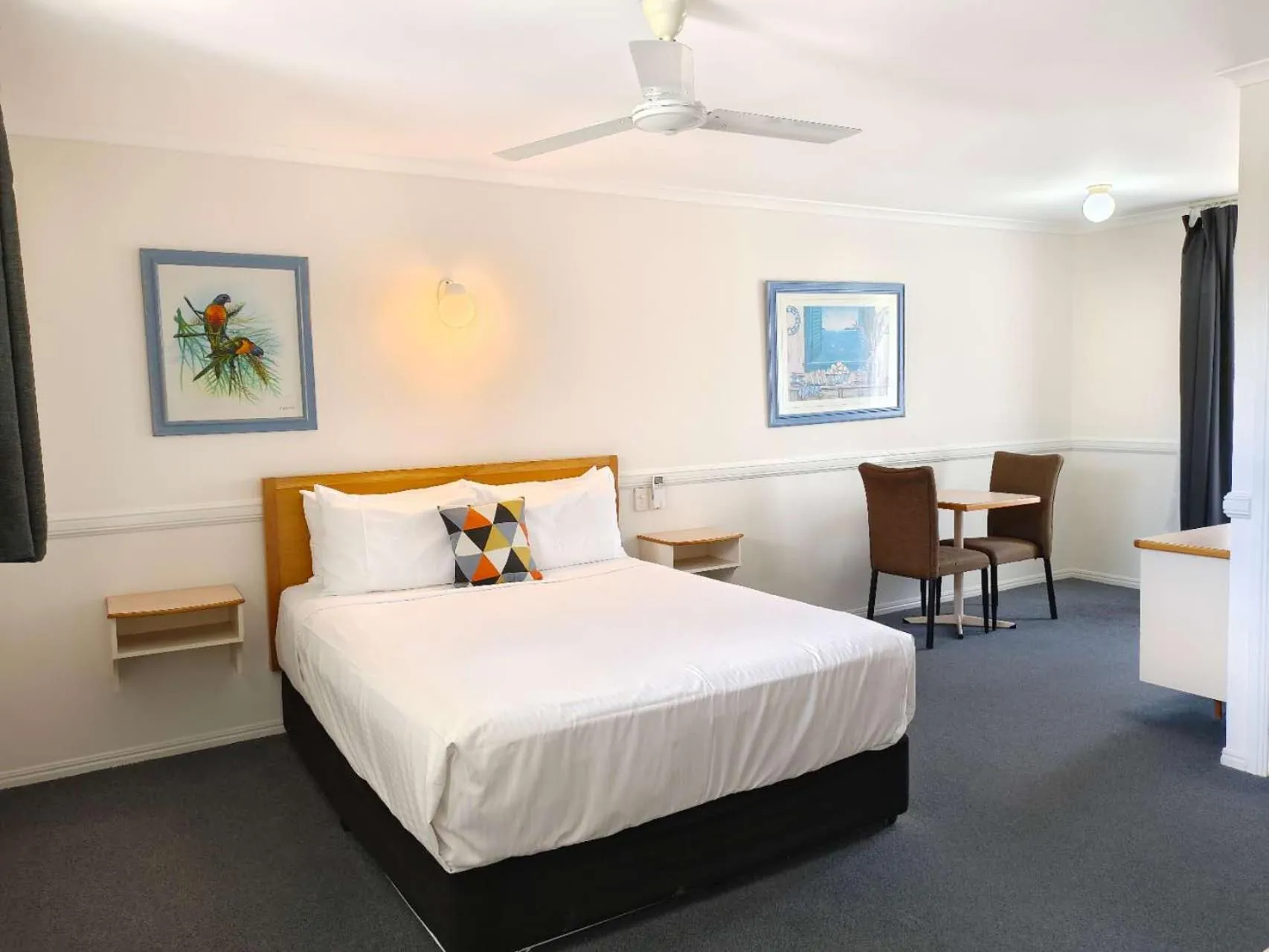 Bed in Best Western Ambassador Motor Lodge