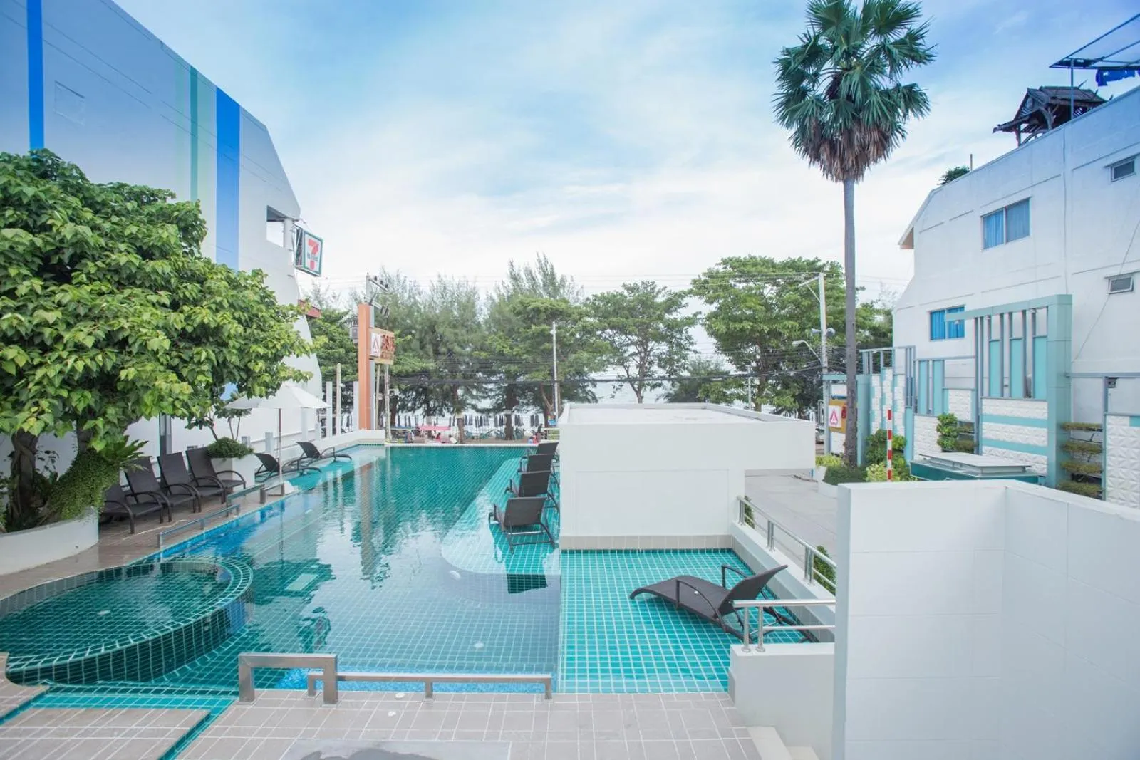 Swimming pool in Asia Cha-am Hotel