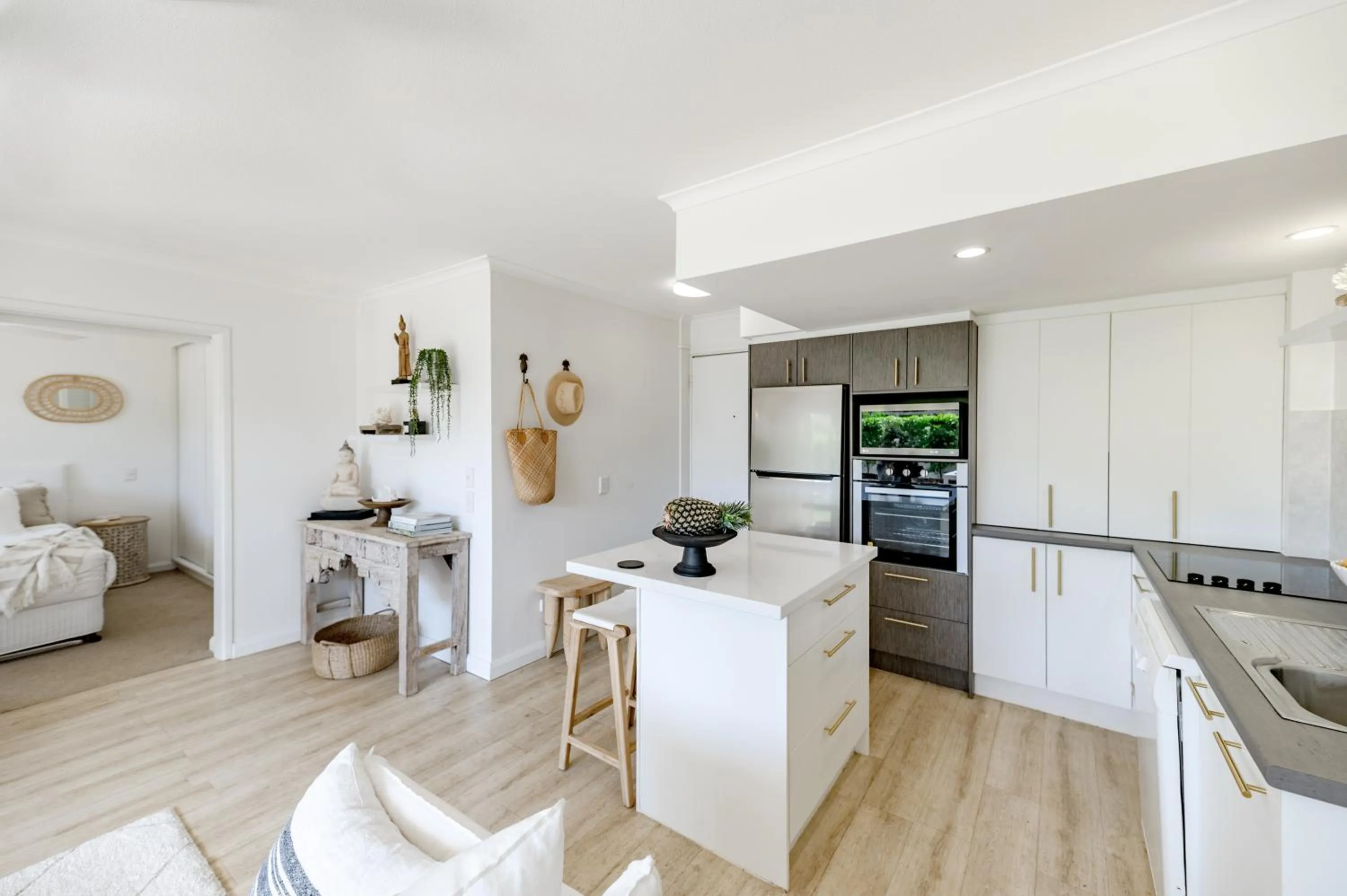 Kitchen or kitchenette in Noosa Parade Holiday Inn