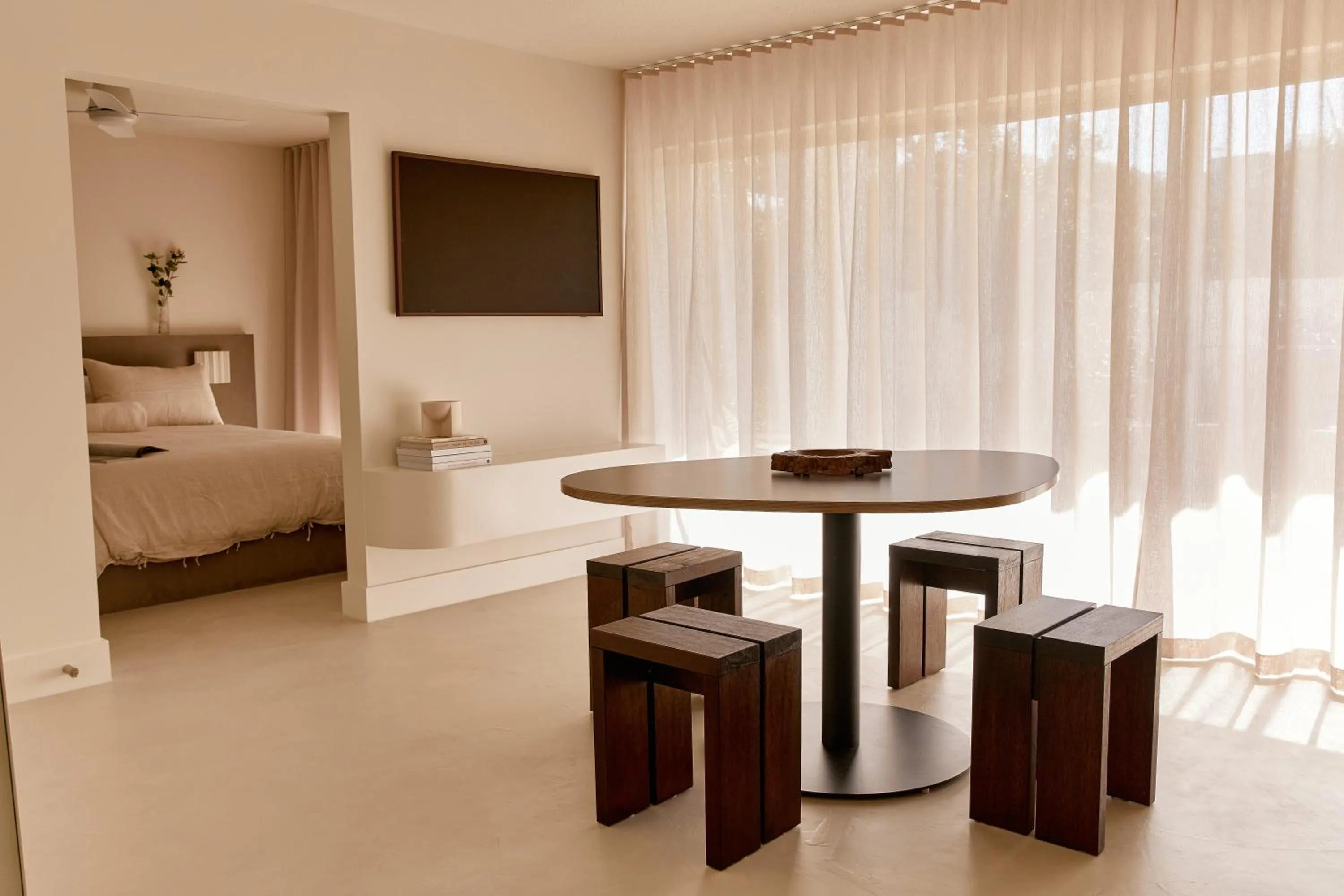 Bed in Noosa Parade Holiday Inn