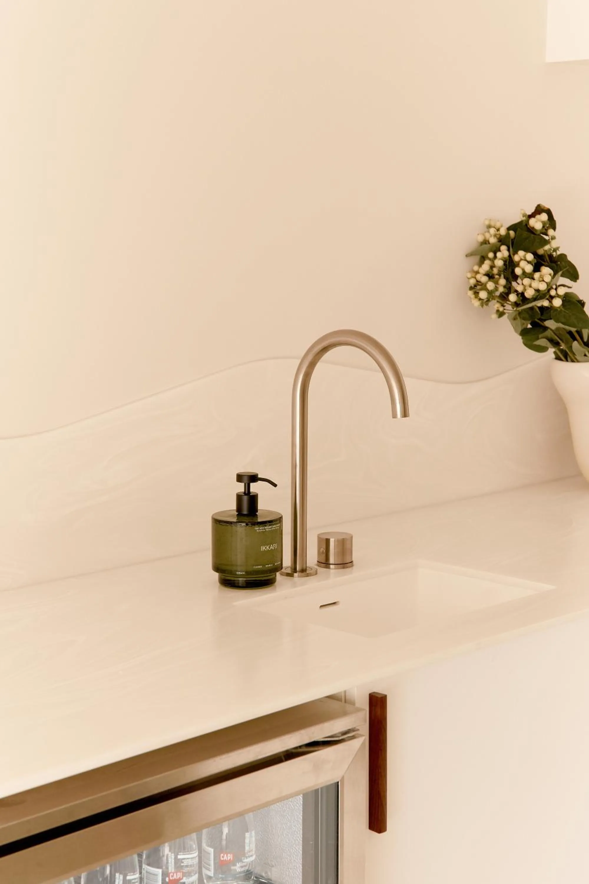 Kitchen or kitchenette in Noosa Parade Holiday Inn