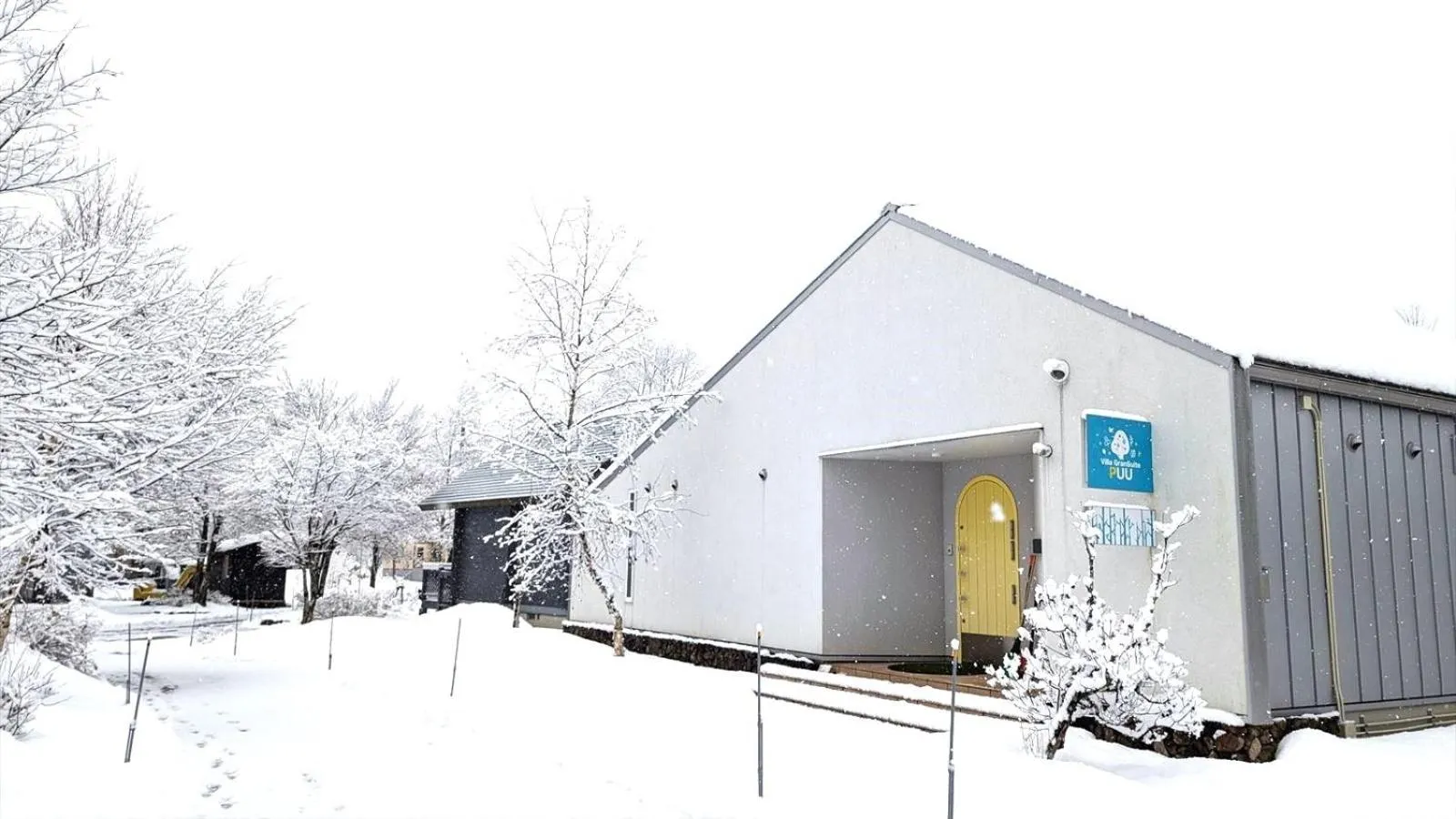 Property building in Holiday House Green Garden